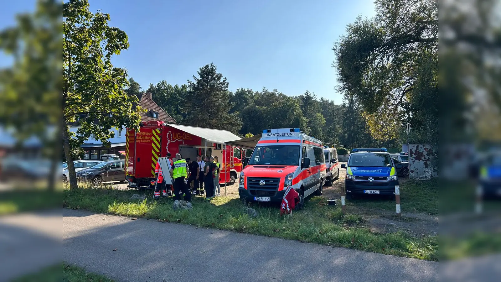 Ein Großaufgebot an Einsatzkräften sucht nach einer bei Amberg vermissten Frau. (Bild: ama)