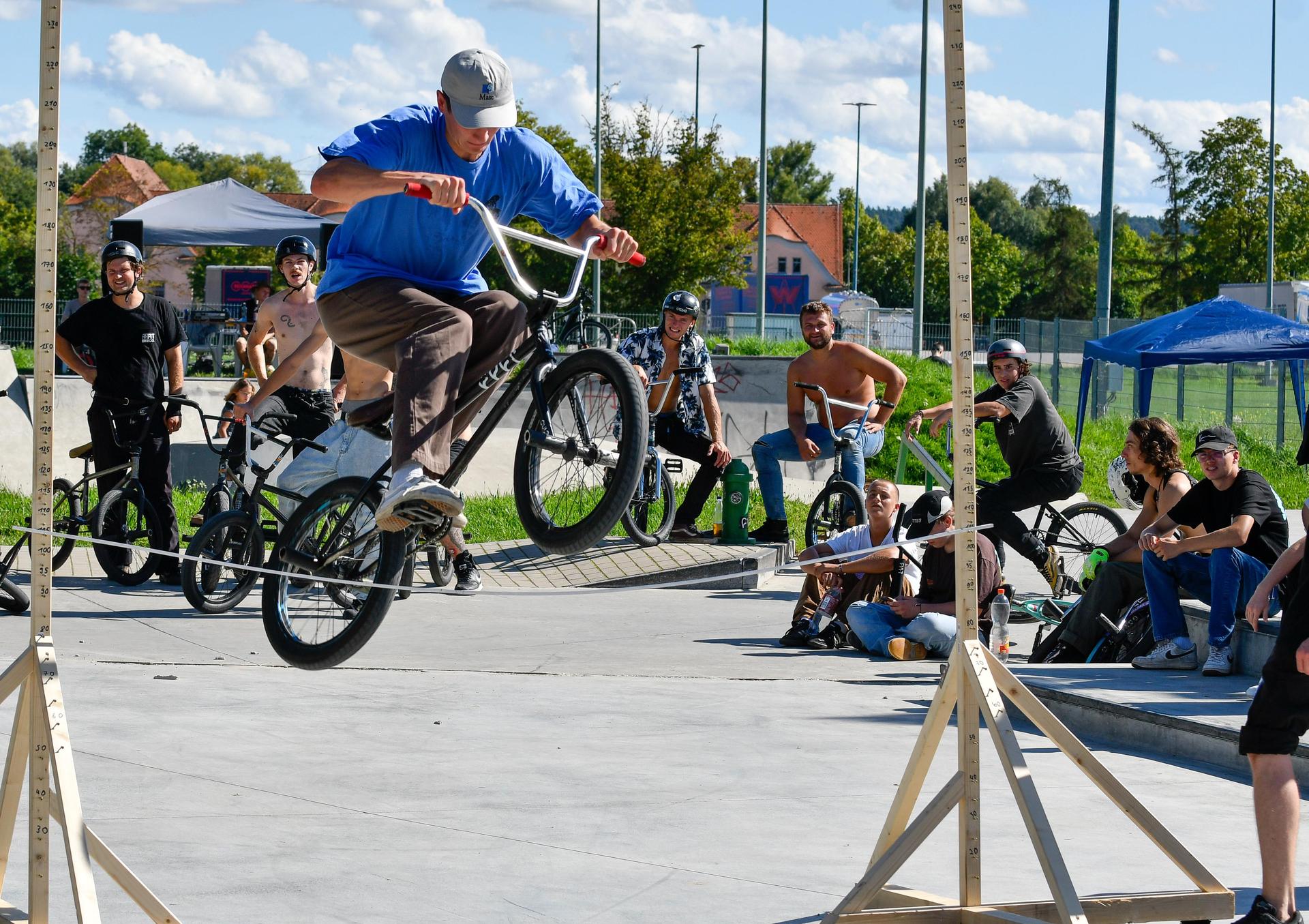 Im Skatepark gab es ganz schön viel zu sehen.  (Bild: Petra Hartl)