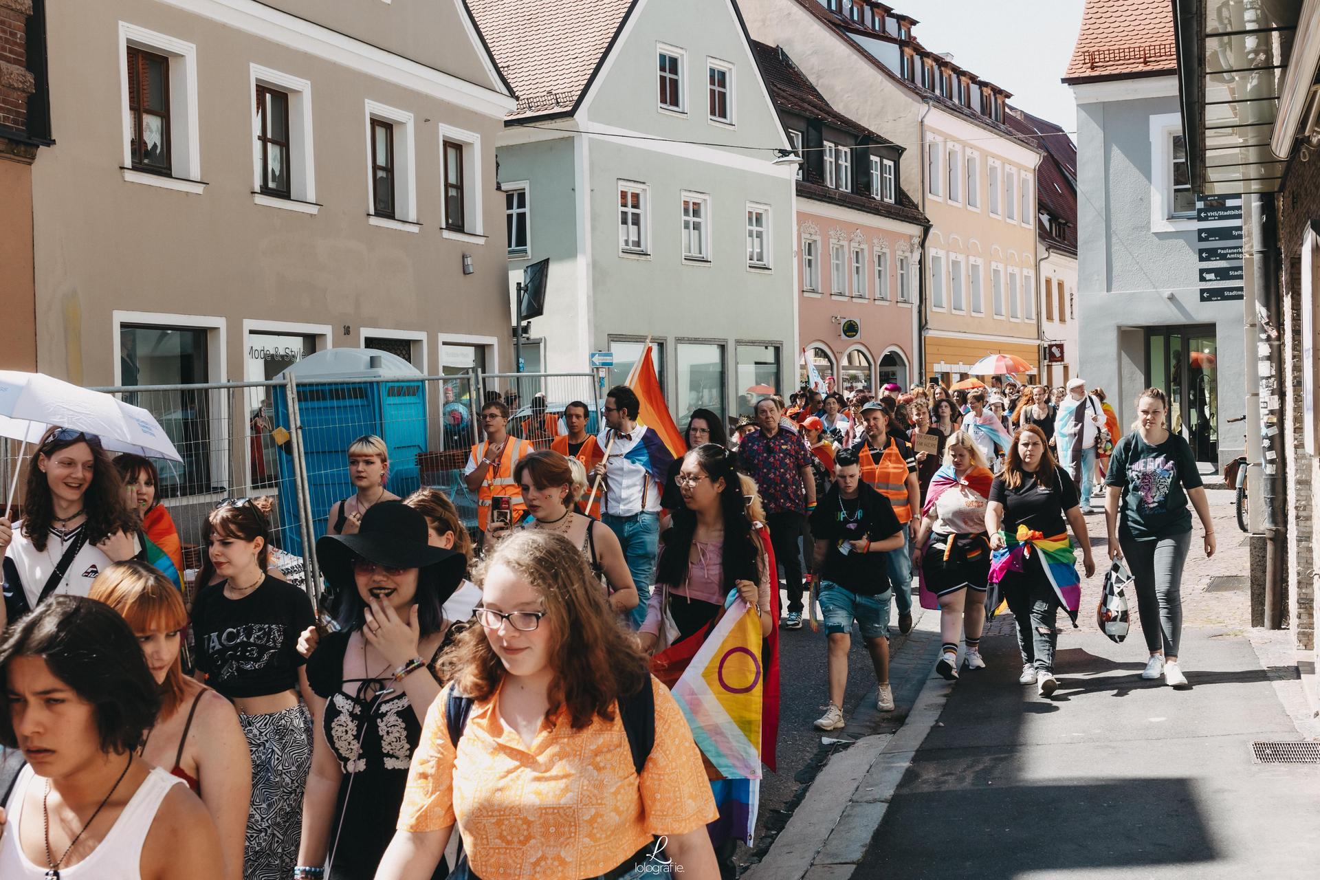 Die Bilder von der CSD-Parade 2023 in Amberg. (Bild: Leonie Hartung)