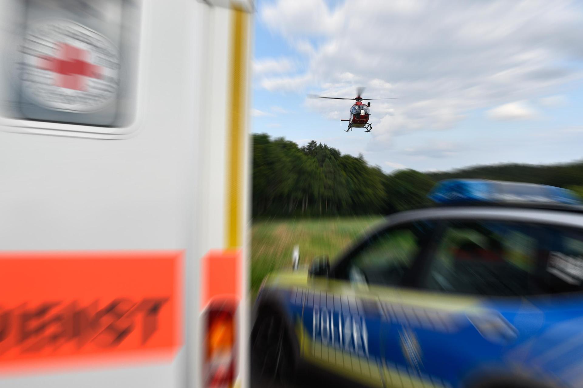 Ein Rettungshubschrauber war nach einem Motorradunfall in der Gemeinde Hartenstein im Einsatz.  (Symbolbild: Petra Hartl)