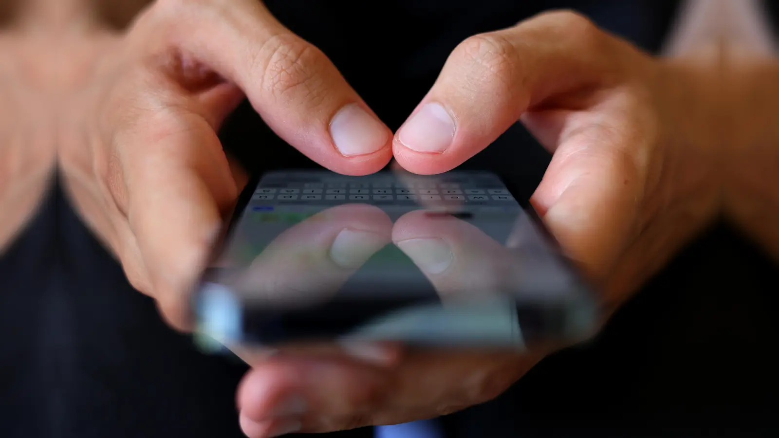 Die Polizeiinspektion Amberg klärt zum Thema Sextortion ausführlich auf. (Bild: Karl-Josef Hildenbrand)