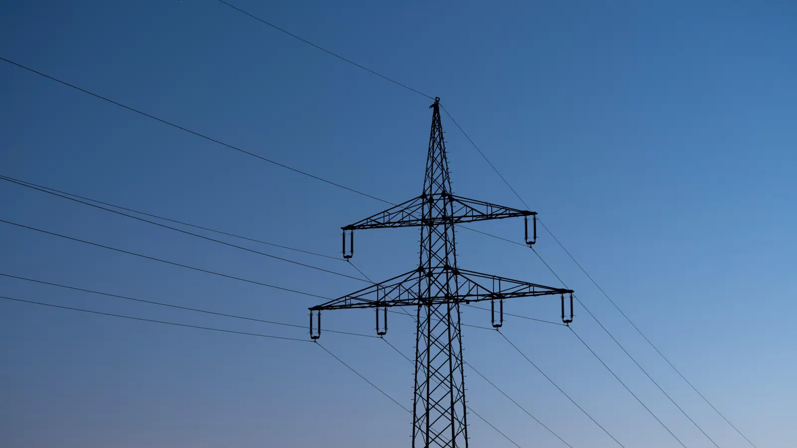 In Kümmersbruck, Ensdorf und Rieden gab es einen Stromausfall. (Symbolbild: Silas Stein/dpa)