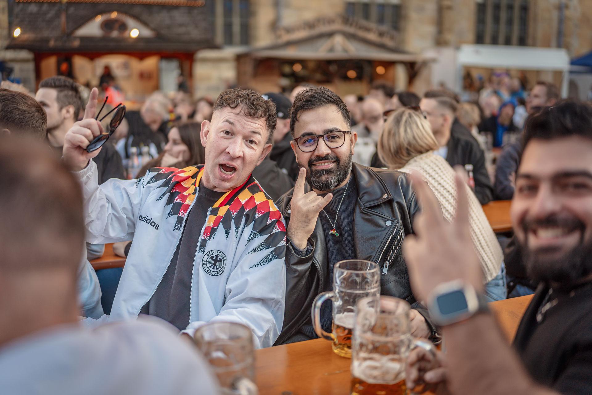 Amberg feiert Altstadtfest - inklusive Public Viewing zur Fußball-WM.  (Bild: Michael Golinski)