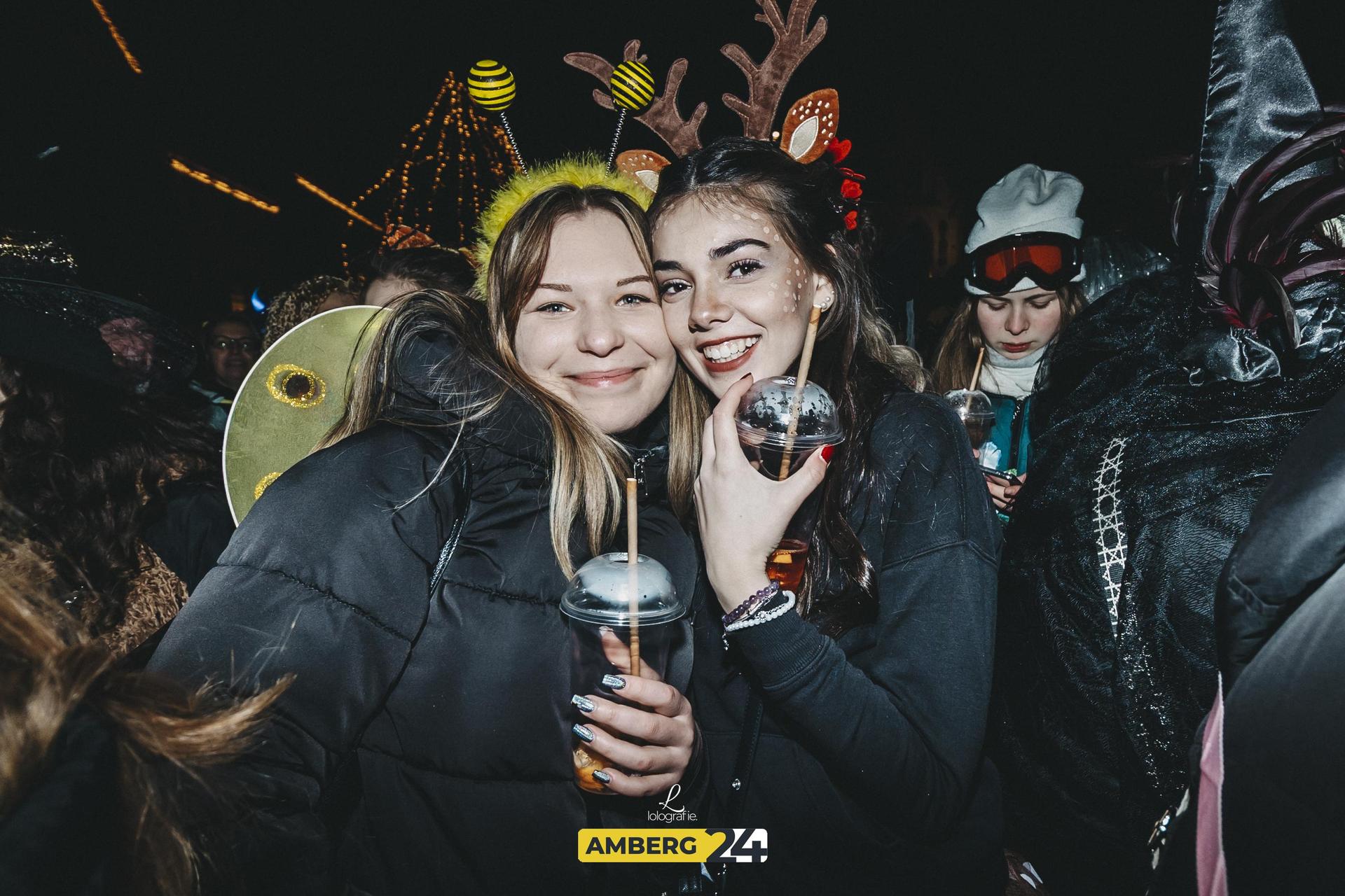 Amberger Hexennacht: Das war 2025 am Marktplatz los. Wir wünschen euch viel Spaß mit den Fotos.  (Bild: Leonie Hartung)