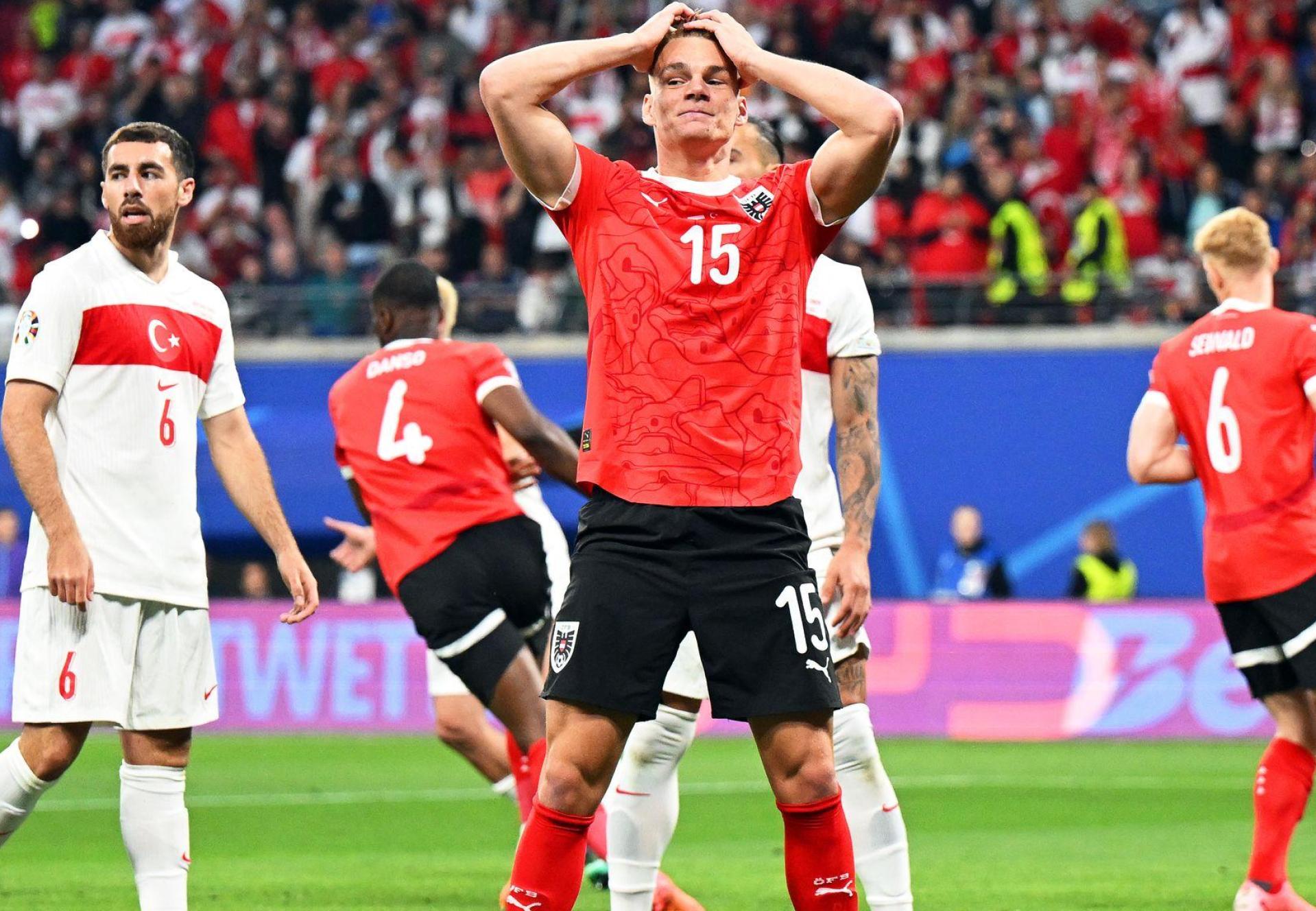 Niederlage gegen die Türkei: Achtelfinal-Aus für Österreich. (Bild: Robert Michael/dpa)