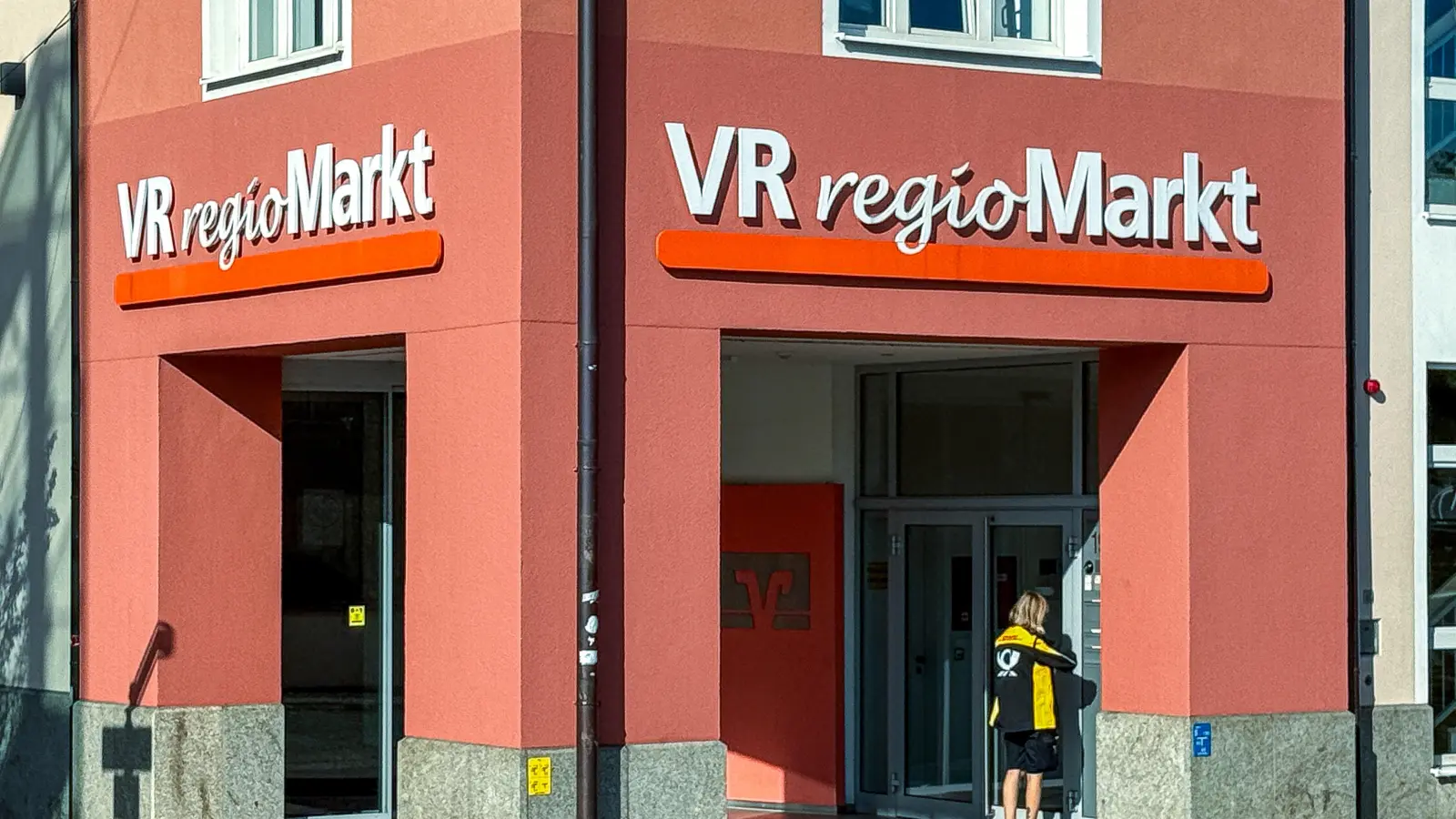 In ihrem Gebäude in der Bahnhofstraße in Amberg betrieb die VR-Bank ihren Regiomarkt. (Bild: Stephan Huber)
