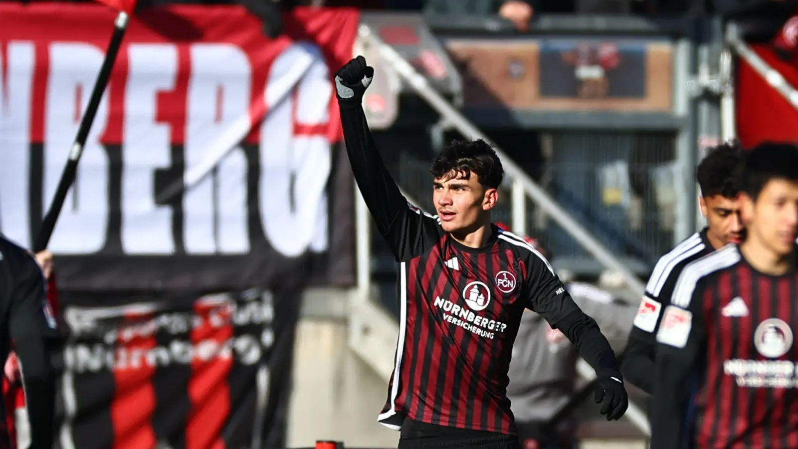 Der Nürnberger Can Yilmaz Uzun jubelt über seinen Treffer zum 1:0. (Bild: Daniel Karmann/dpa)