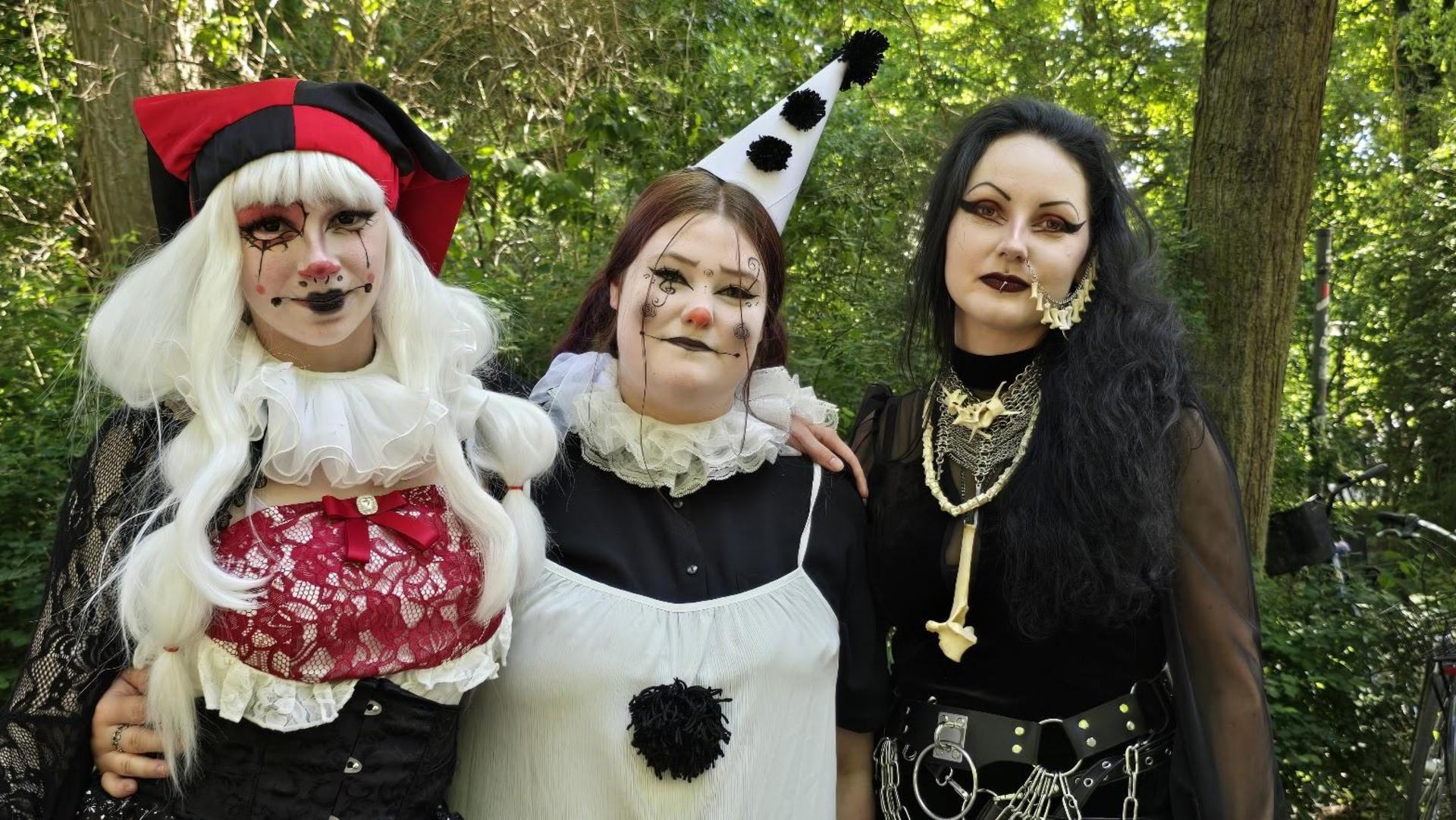 Das viktorianische Picknick beim Wave-Gotik-Treffen in Leipzig begeisterte die Besucher. (Bild: Richard Kirschner)