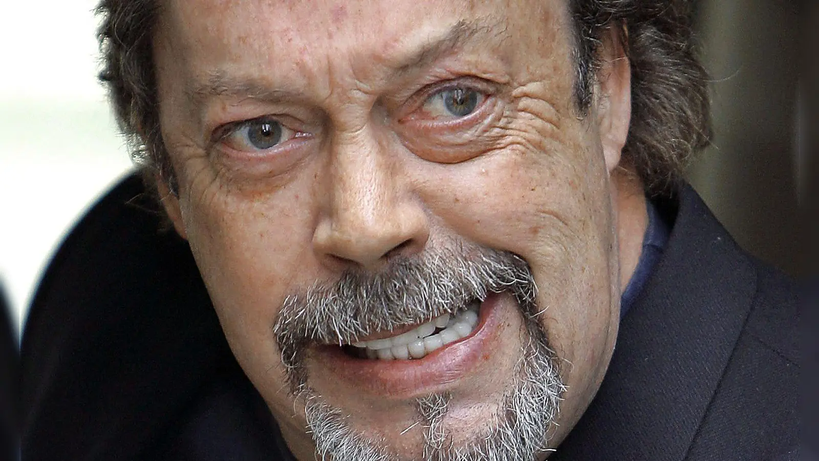 Tim Curry war mit der „Rocky Horror Picture Show“ weltberühmt geworden. (Archivbild) (Bild: Peter Foley/EPA/dpa)