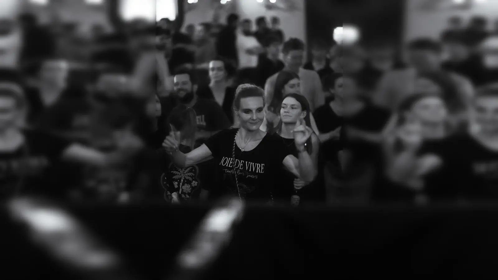 Frau Fenk und Aka Aka im Casino. (Bild: Mario Donhauser)