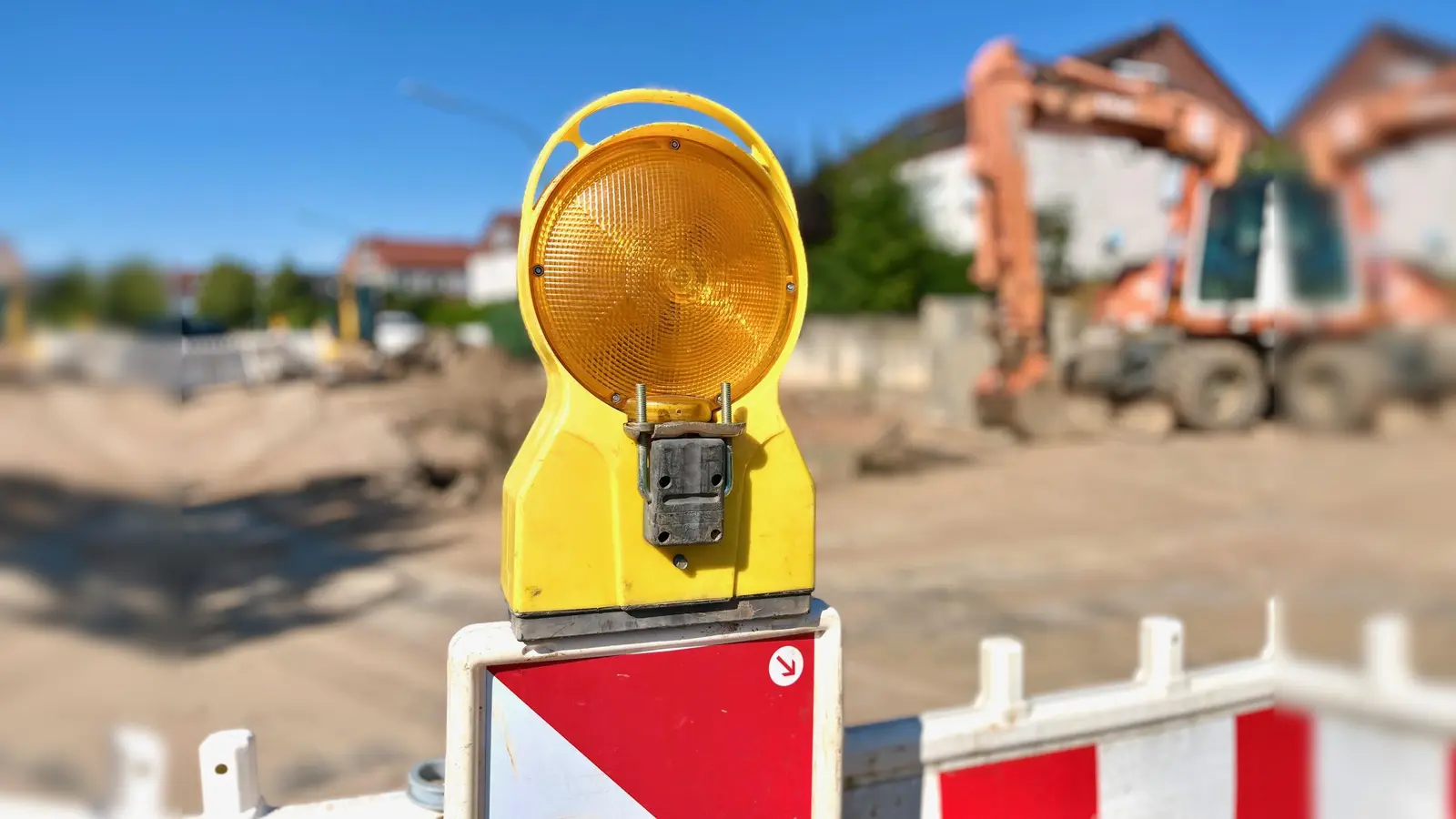 Die Vollsperrung der Blumenaustraße in Sulzbach-Rosenberg wird bis Ende Juni verlängert. (Symbolbild: Gabi Schönberger)