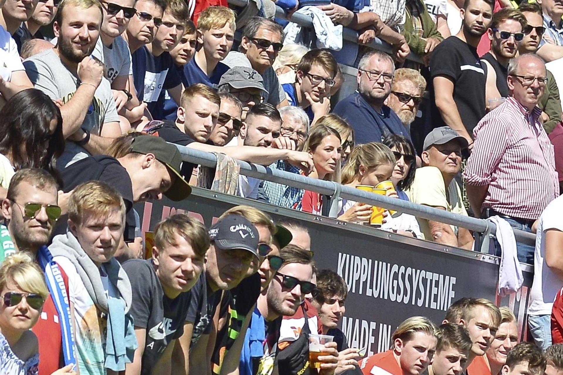 Die Relegationsspiele haben wieder für hohe Zuschauerzahlen auf den Fußballplätzen der Region gesorgt. (Archivbild: Hubert Ziegler)