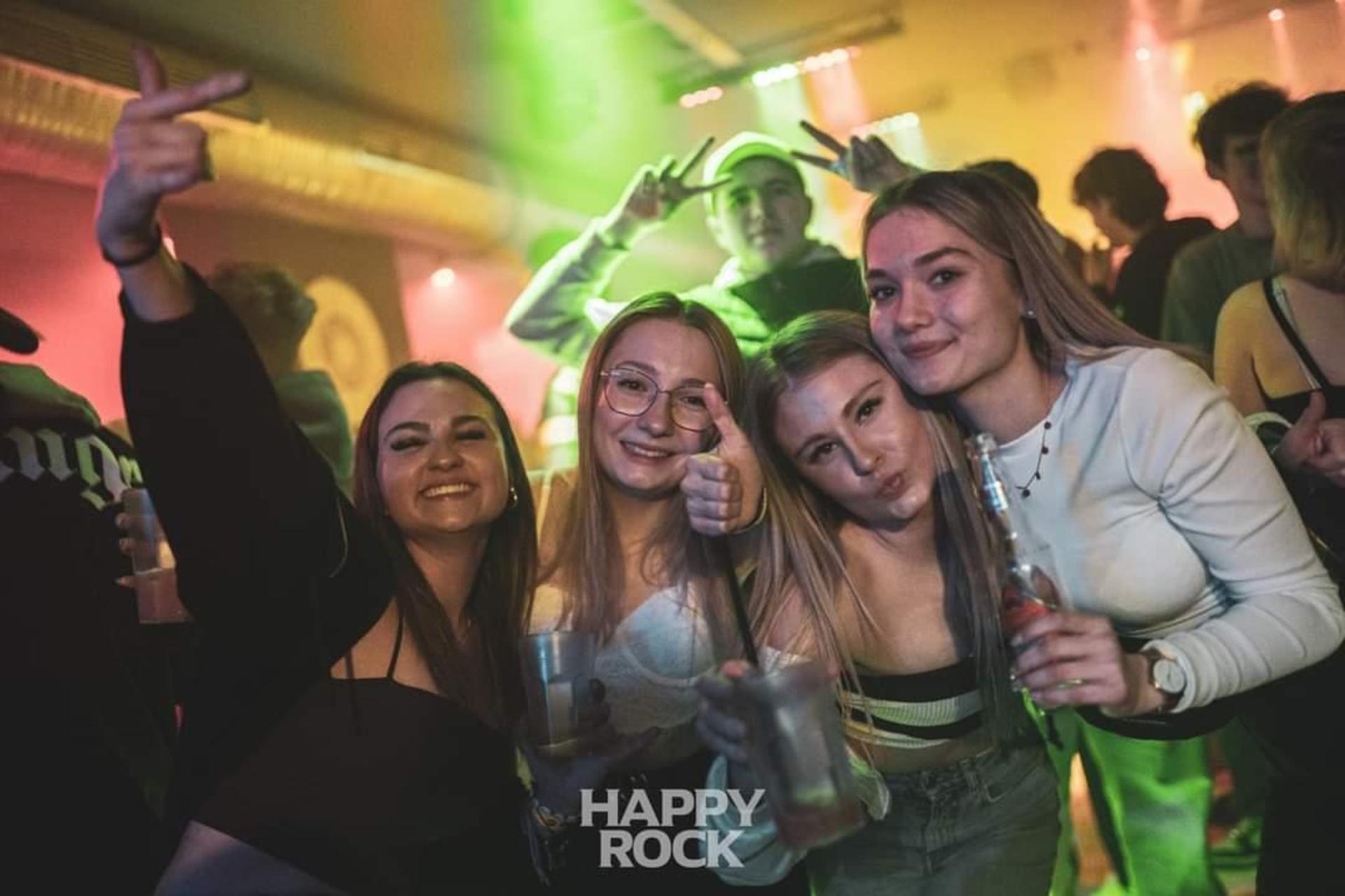 Kinkerlitzchen im Happy Rock. Feiern ab 16 bis die Wolken wieder lila sind dank Muttizettel! (Bild: Martin Sponsel)