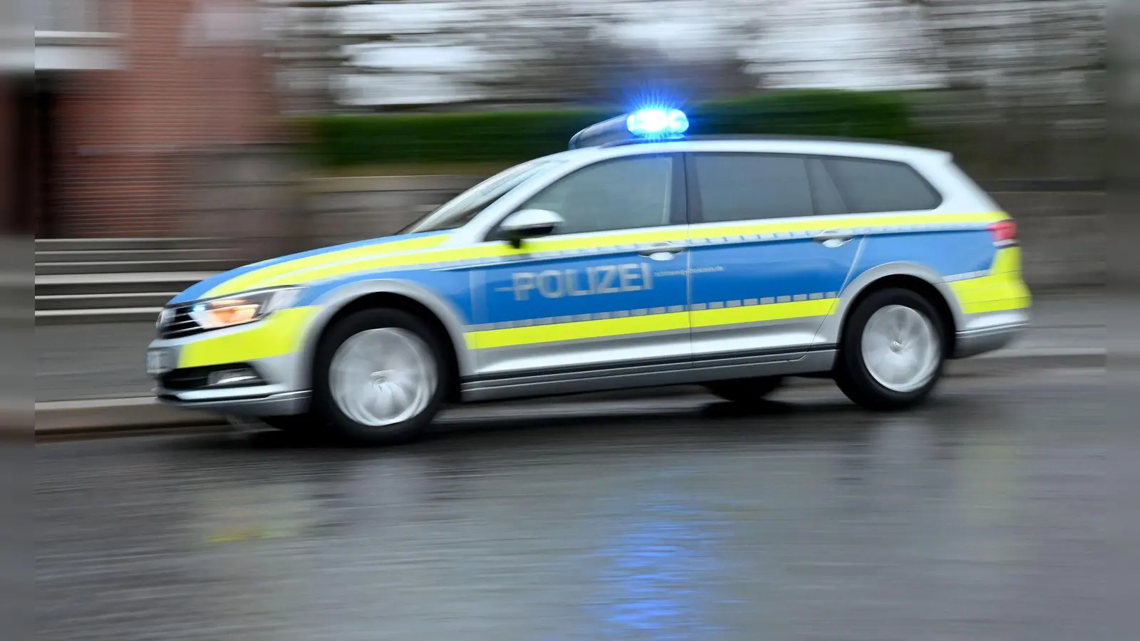 Nach einem Fall von sexueller Belästigung im Schwandorfer Freibad wurde der Täter in einer Fachklinik untergebracht. (Archivbild: Carsten Rehder/dpa)