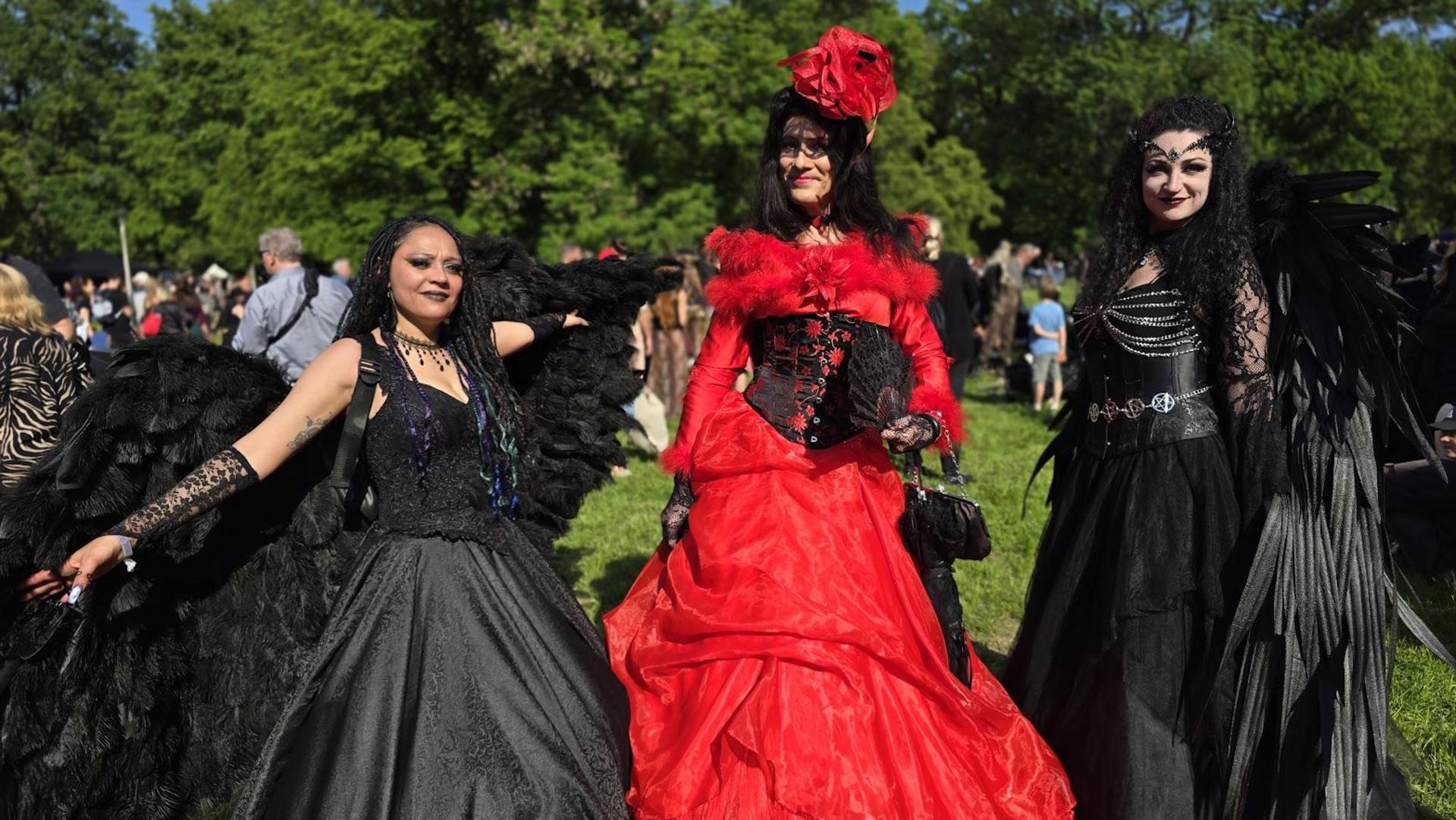 Das viktorianische Picknick beim Wave-Gotik-Treffen in Leipzig begeisterte die Besucher. (Bild: Richard Kirschner)