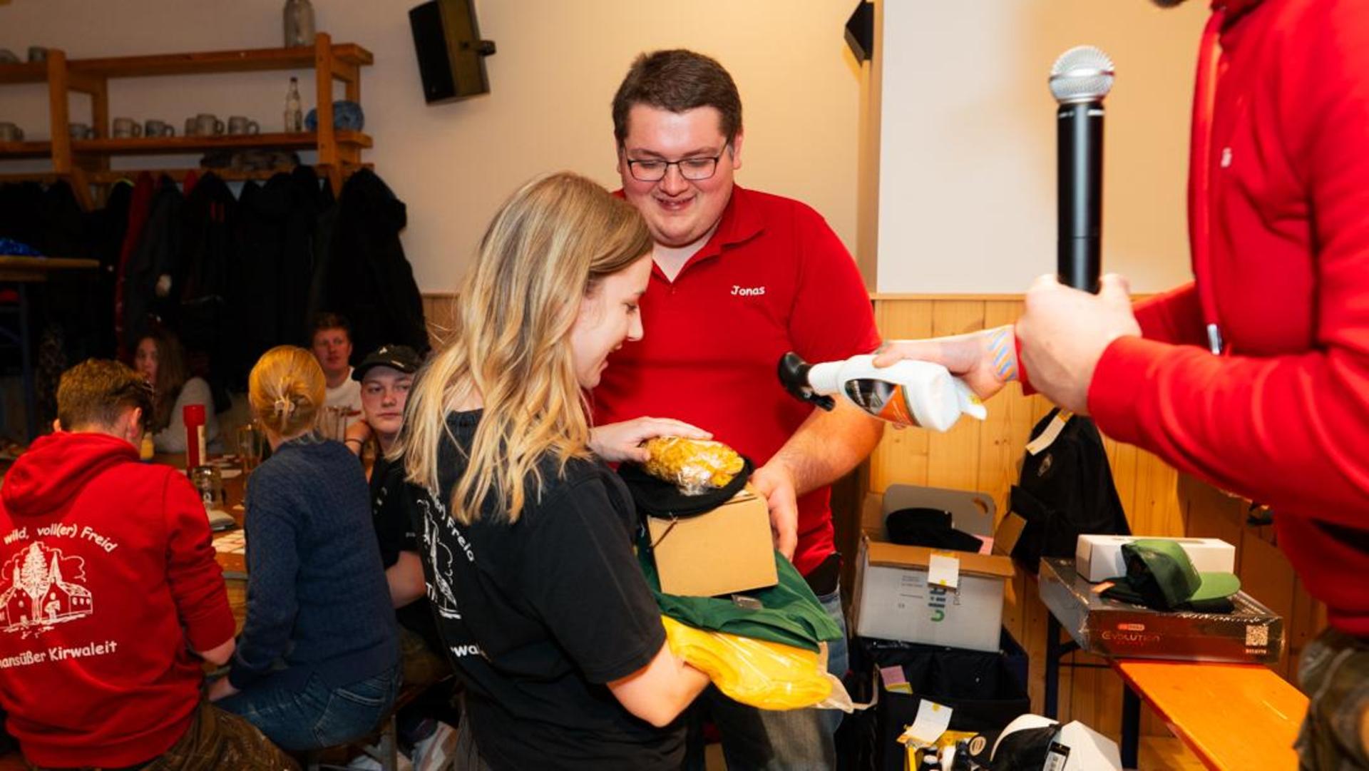 Endspurt bei der Thansüßer Kirwa am Montag.  (Bild: Hannes Stock)