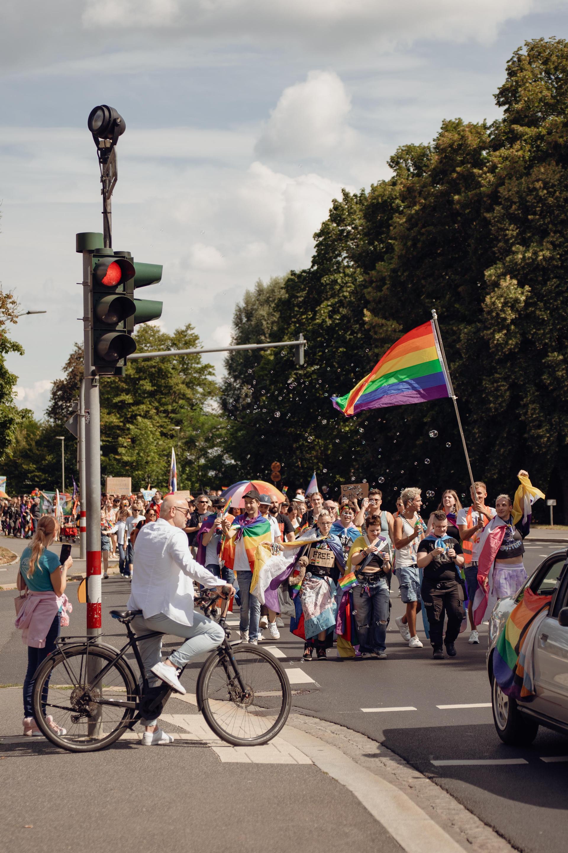 Das war beim Amberger CSD-Demozug am Samstag los. (Bild: Ria Schmidt)