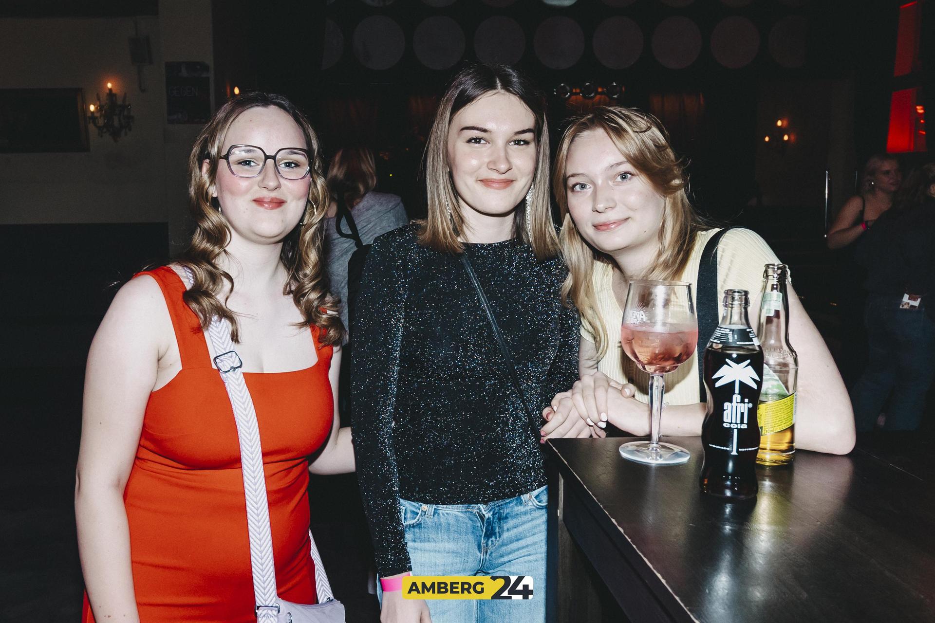 Die FOS/BOS hat zur Q-Party ins Casino eingeladen. Das sind die Bilder.  (Bild: Lolografie)