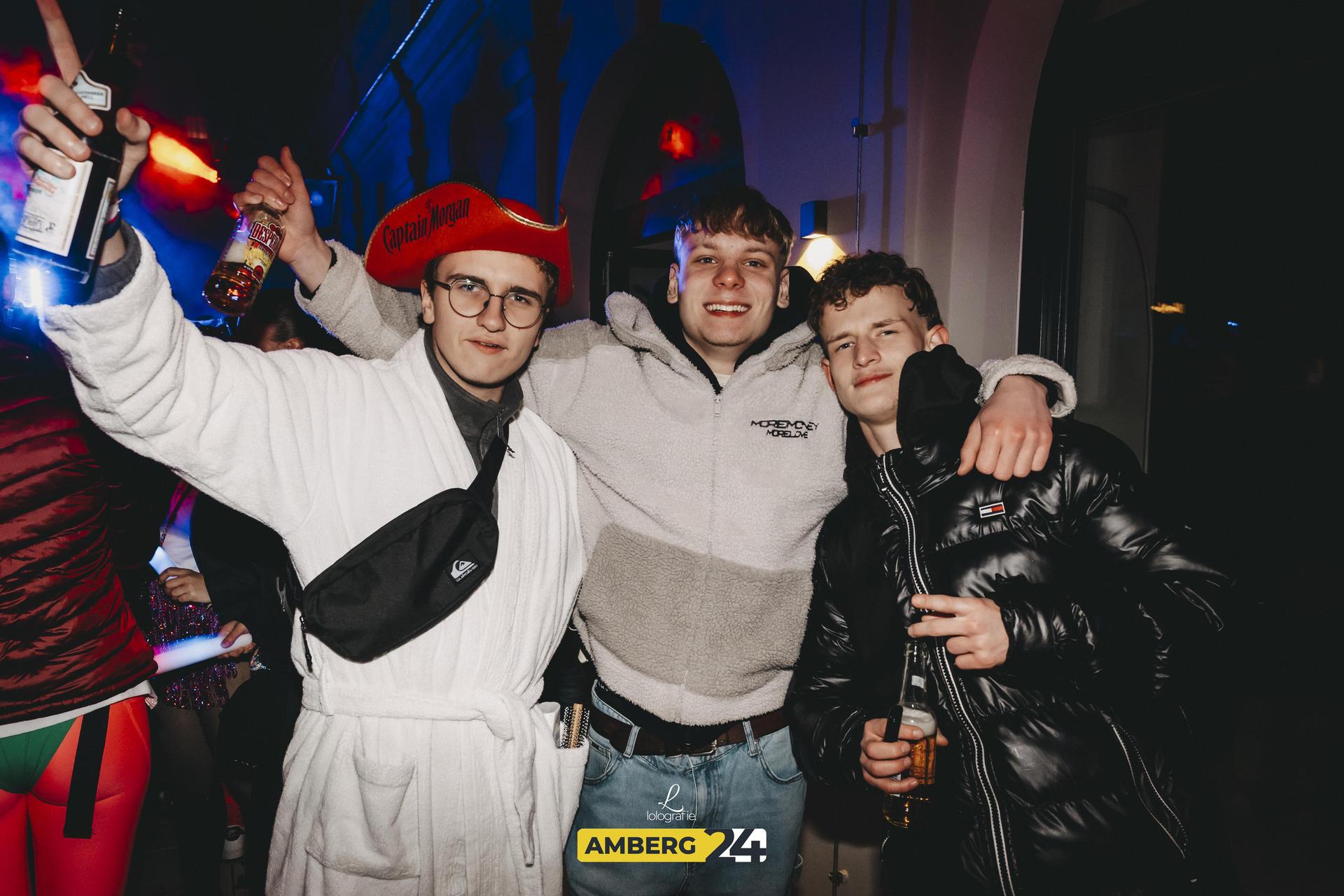 Die Hexennacht wurde auch im Innenhof der Drei Höfe gefeiert. (Bild: Leonie Hartung)
