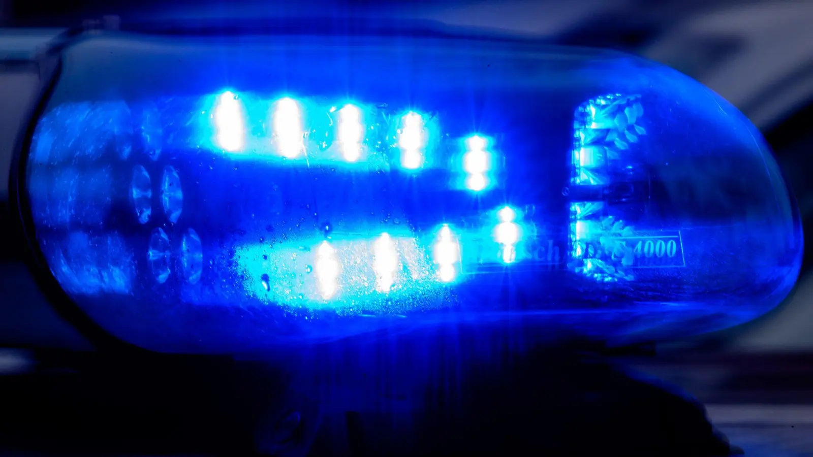 Die Polizei fuhr nach dem Notruf mit mehreren Streifen und zusätzlichen Kräften zur Einsatzstelle. (Symbolbild) (Bild: Klaus-Dietmar Gabbert/dpa)