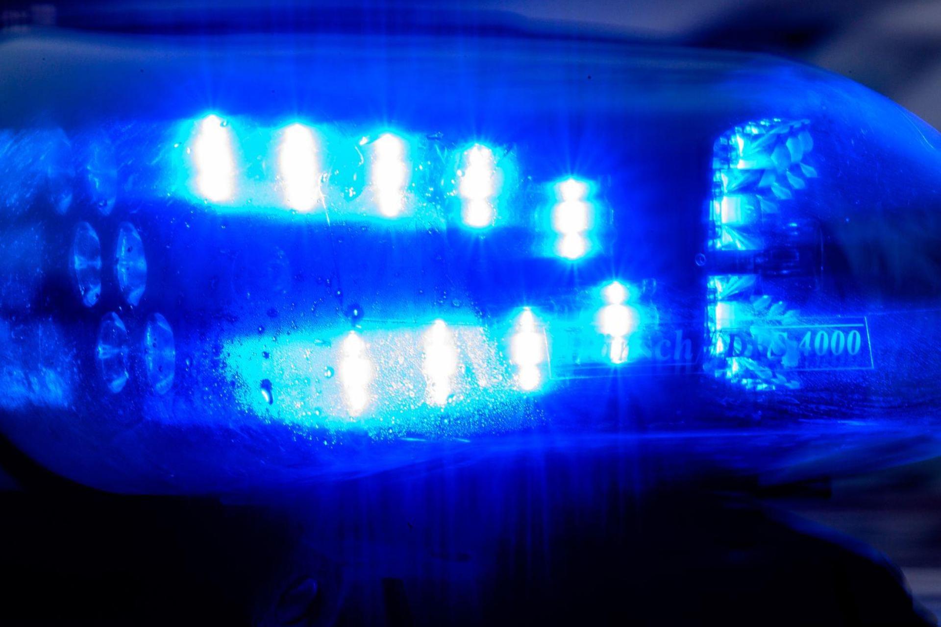 Die Polizei fuhr nach dem Notruf mit mehreren Streifen und zusätzlichen Kräften zur Einsatzstelle. (Symbolbild) (Bild: Klaus-Dietmar Gabbert/dpa)