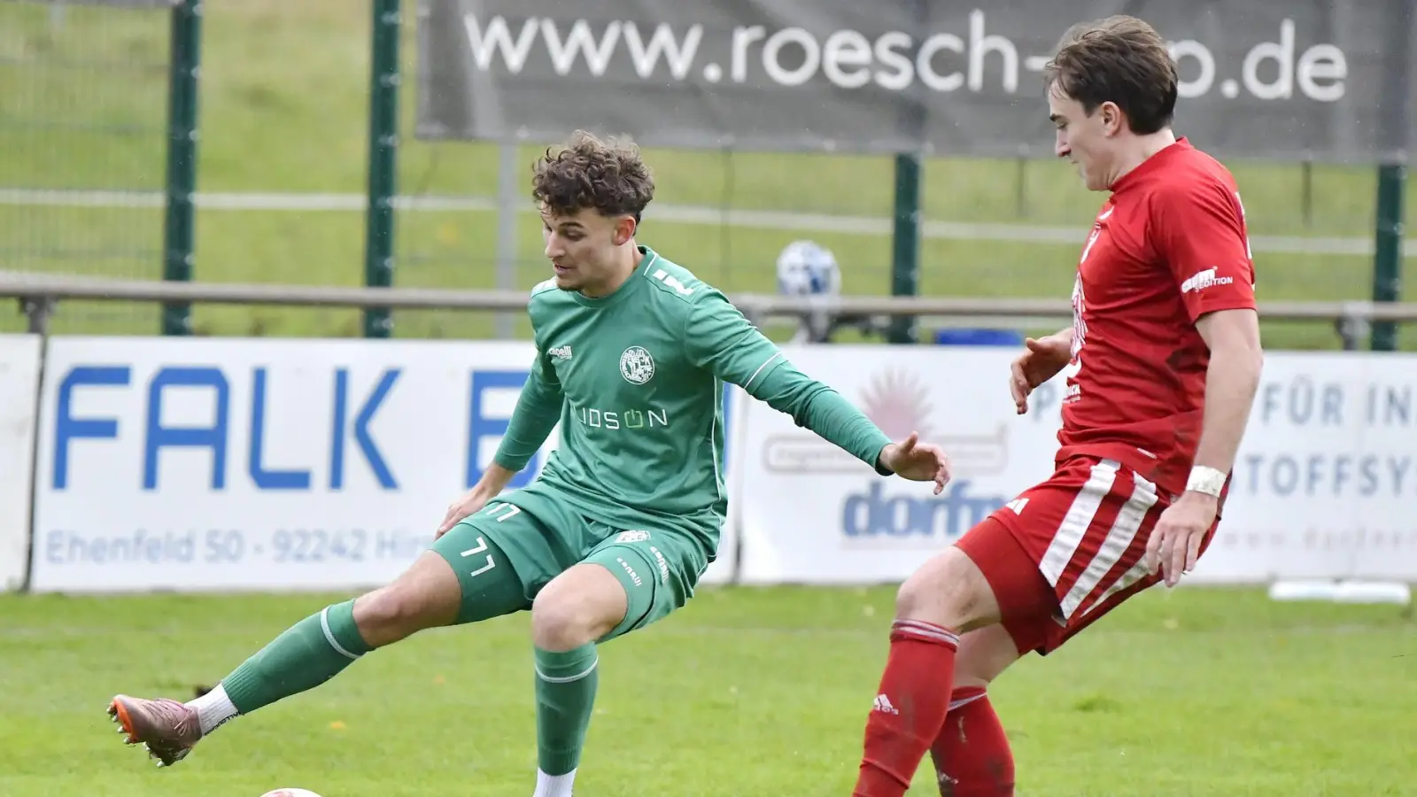 Taylan Avci (links) verlässt die DJK Gebenbach Richtung Stadeln. (Archivbild: Hubert Ziegler)