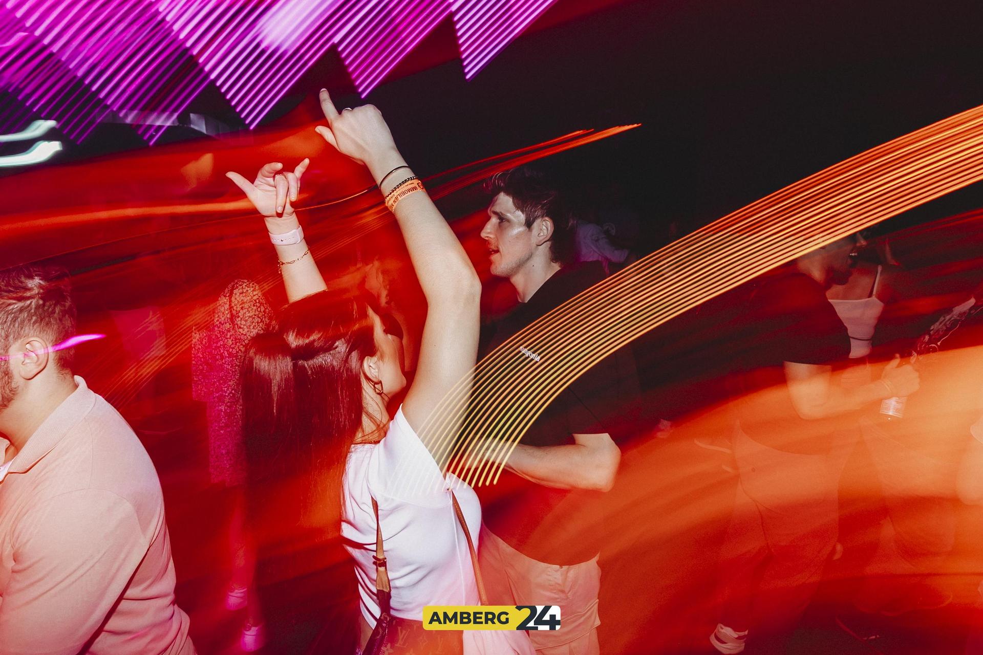 Amberg tanzt im Cave 2025! (Bild: Lolografie)