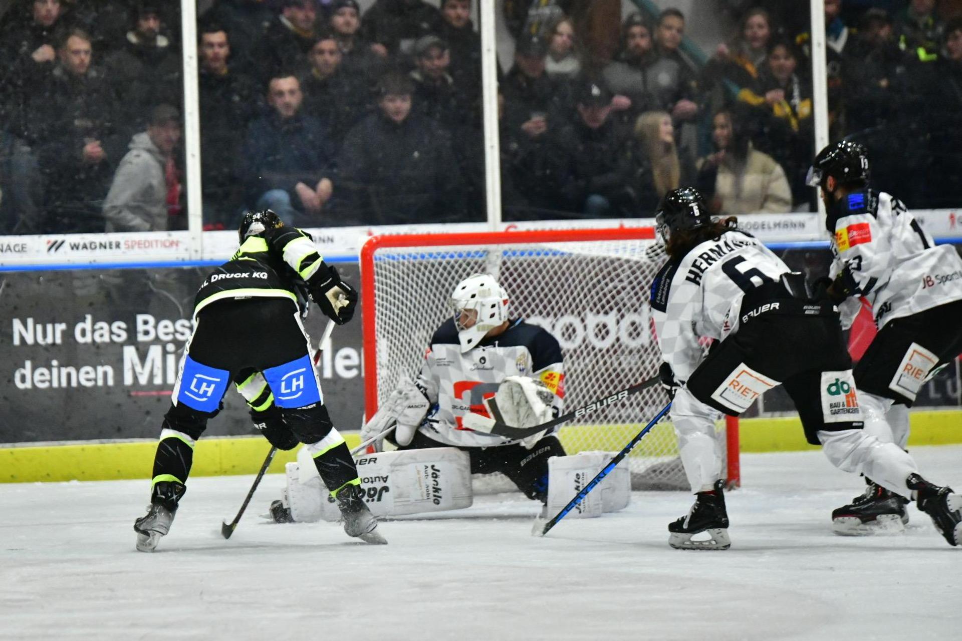 Der ERSC Amberg muss sich dem HC Landsberg mit 2:3 geschlagen geben. (Bild: A.& J. Pastuska)
