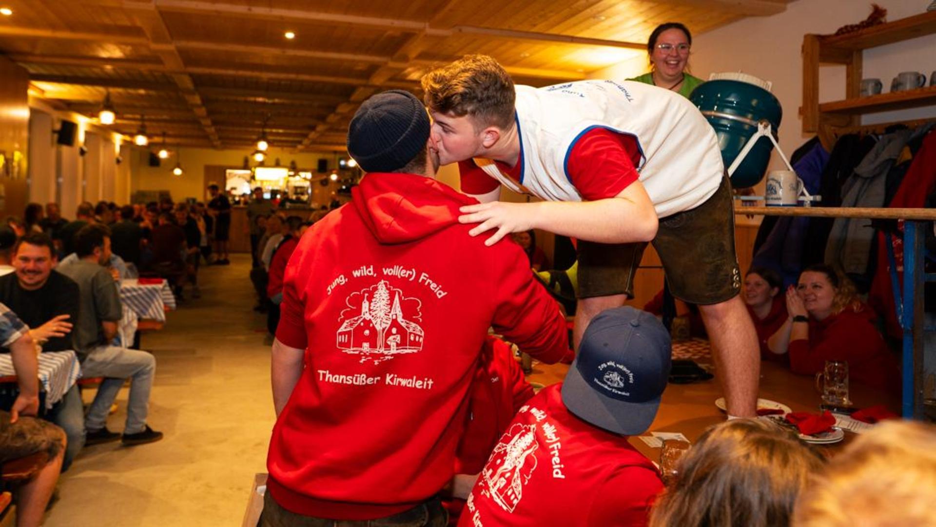 Endspurt bei der Thansüßer Kirwa am Montag.  (Bild: Hannes Stock)