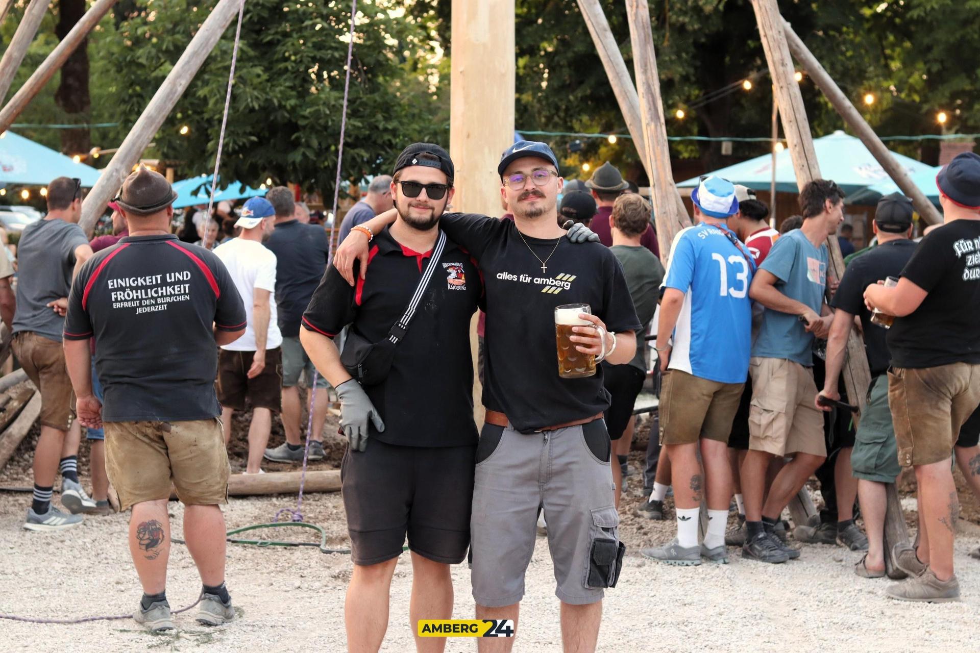 Bei der Kirwa in Raigering gabs gute Laune und bestes Wetter. (Bild: Judith Balleisen)