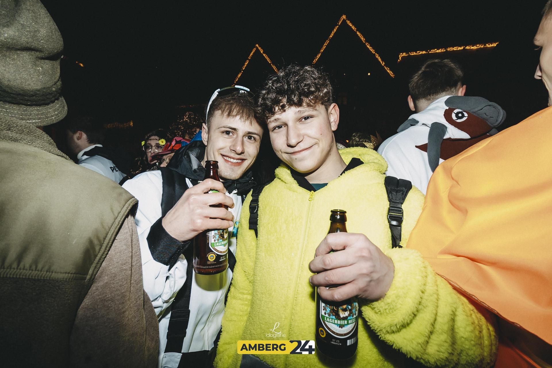 Amberger Hexennacht: Das war 2025 am Marktplatz los. Wir wünschen euch viel Spaß mit den Fotos.  (Bild: Leonie Hartung)