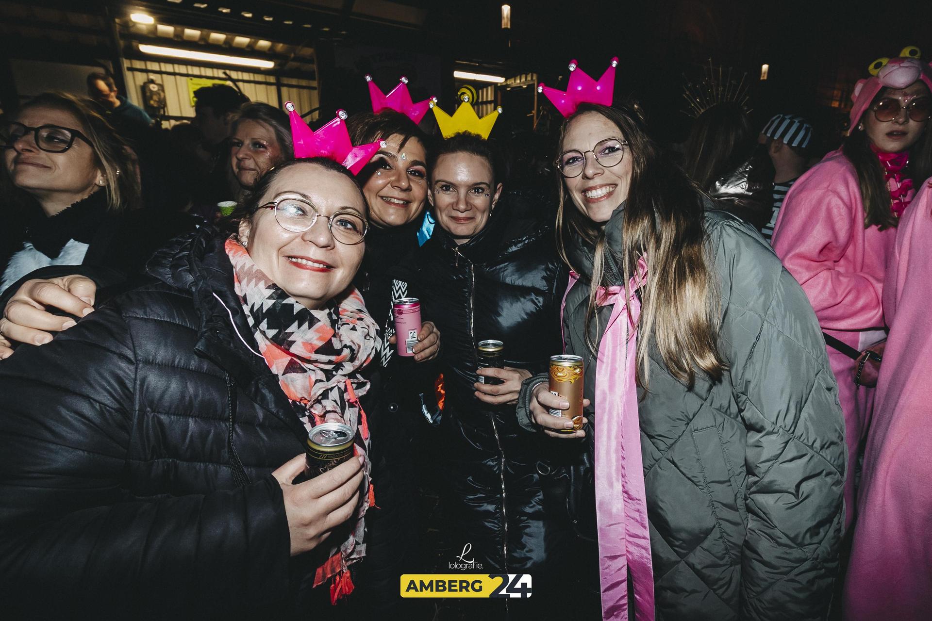 Amberger Hexennacht: Das war 2025 am Marktplatz los. Wir wünschen euch viel Spaß mit den Fotos.  (Bild: Leonie Hartung)