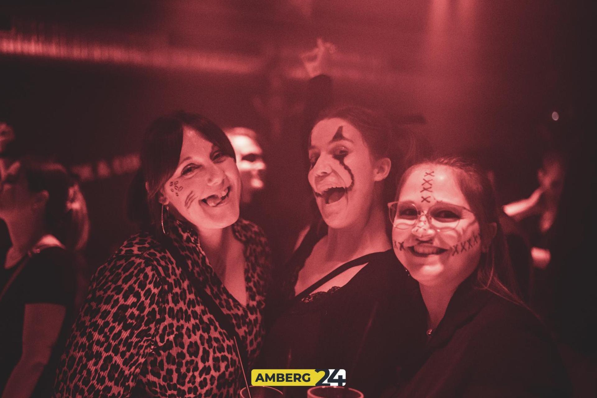 Saures auf die Ohren und eine spooky Atmo haben die Veranstalter der fetten Halloween-Party im Happy Rock versprochen. (Bild: Julia Bär)