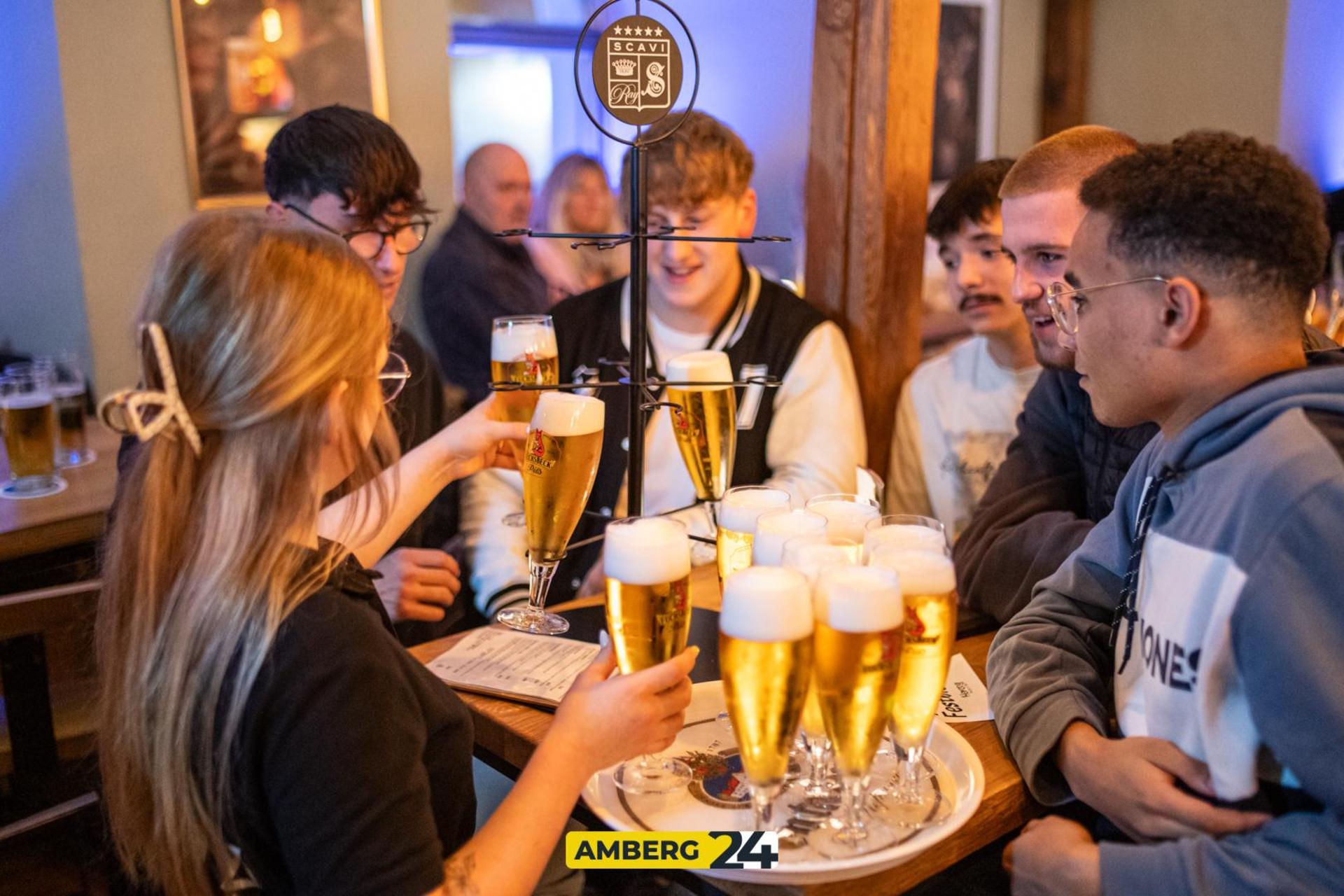Bilder zum Weihnachts-Festbier Anstich im Herzog. (Bild: Julia Bär)