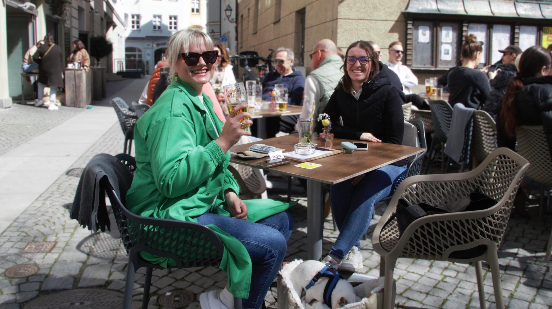 Im warmen Sonnenschein war das Daydrinking im Colomba Entspannung pur. (Bild: Marlin Nixdorf)