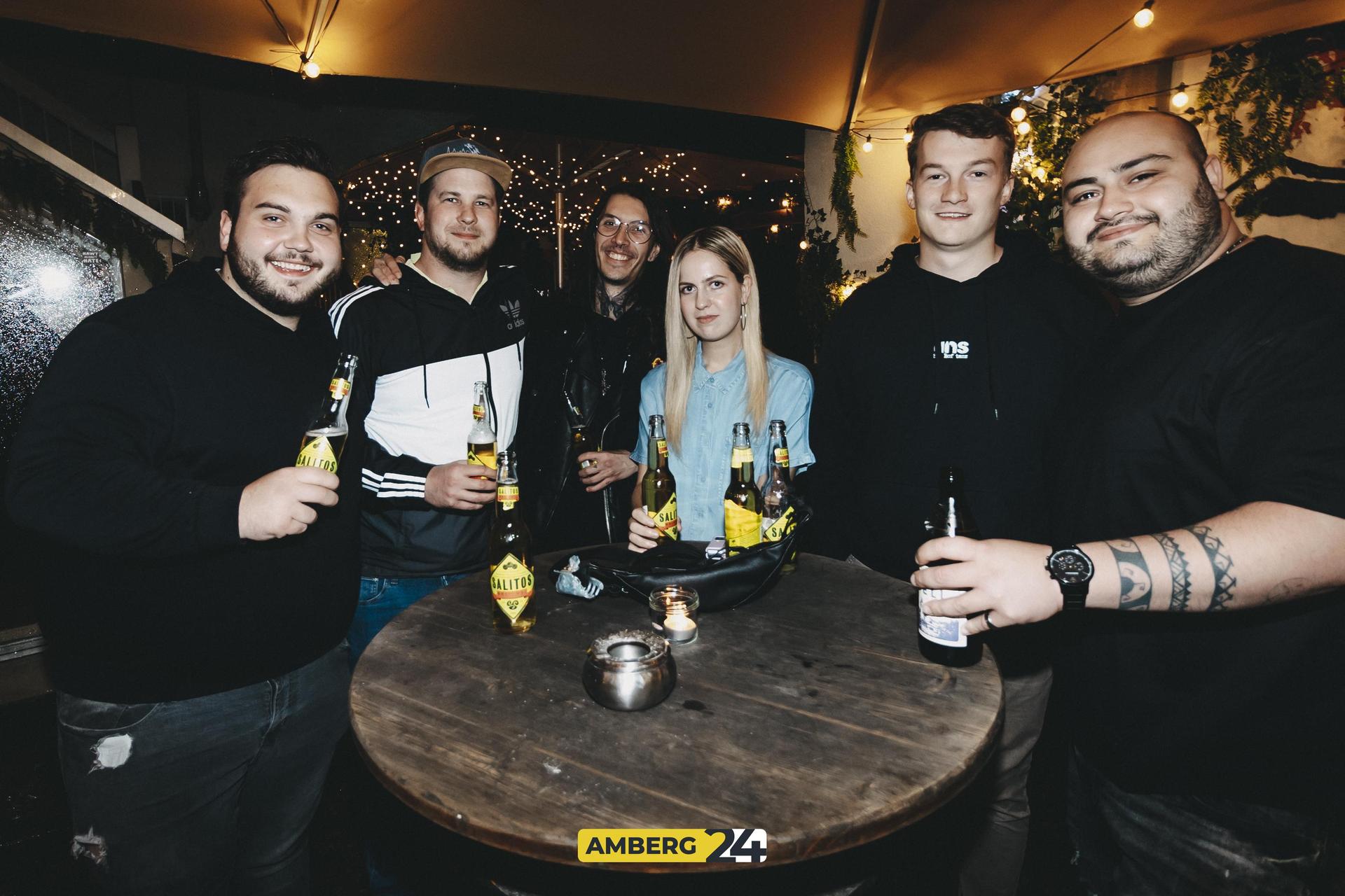 Das Team hat mit euch und der Band Inchoate den siebten Geburtstag der Bar gefeiert.  (Bild: Lolografie)