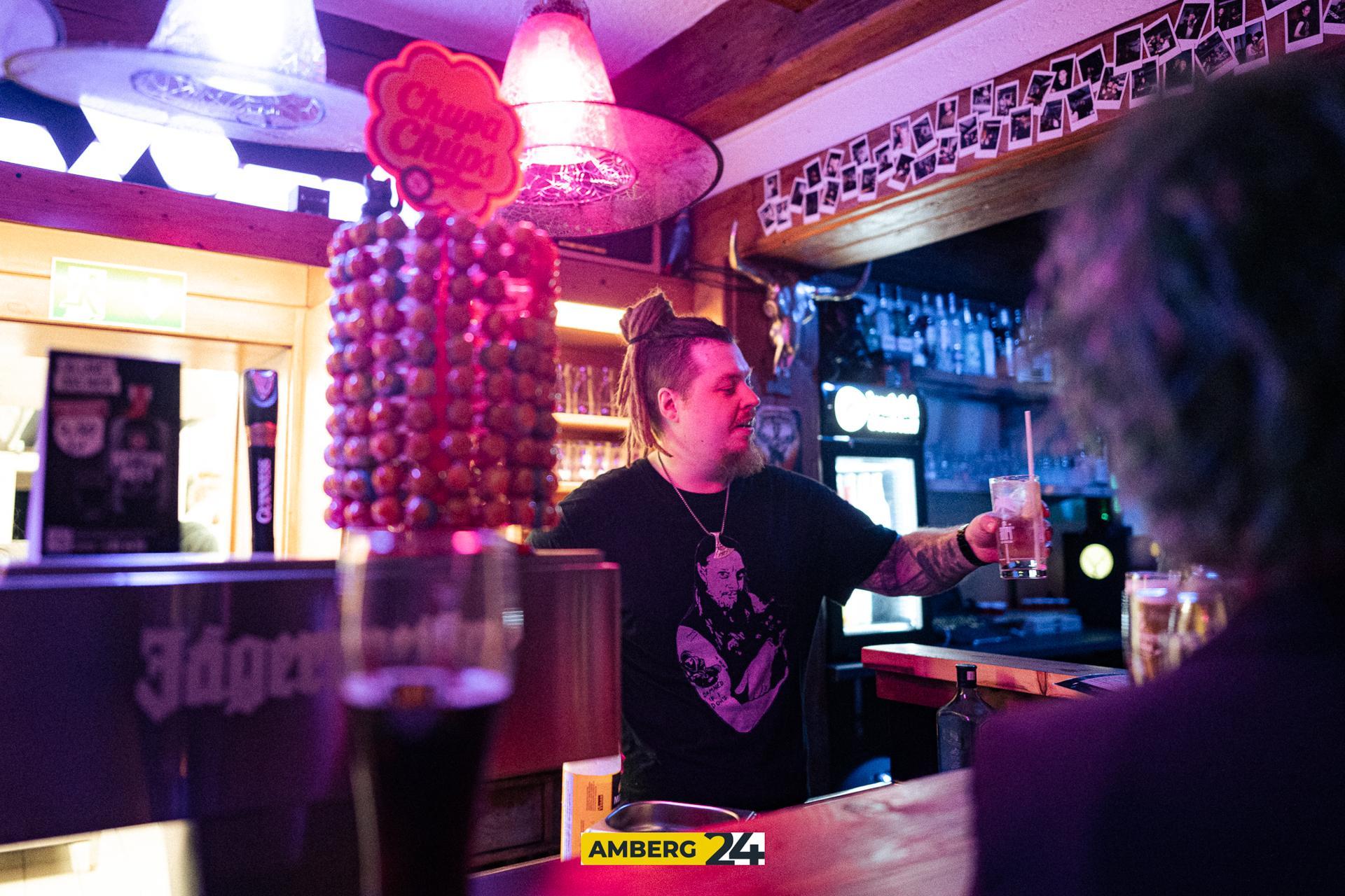 Sweets, Drinks und Metal. Im Void gab's zu Halloween unter anderem einen Kostümwettbewerb. (Bild: Justus Gregor)