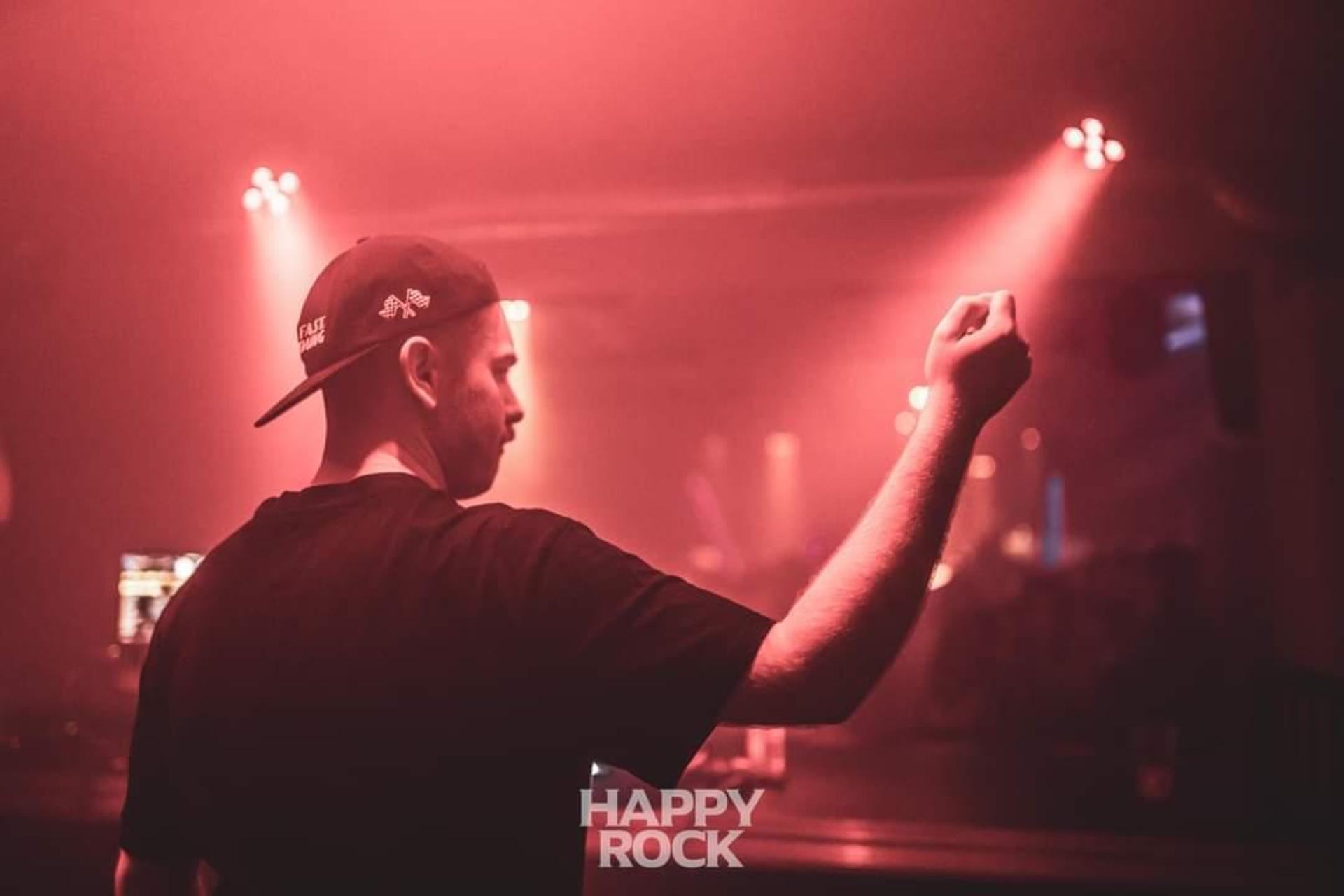 Kinkerlitzchen im Happy Rock. Feiern ab 16 bis die Wolken wieder lila sind dank Muttizettel! (Bild: Martin Sponsel)