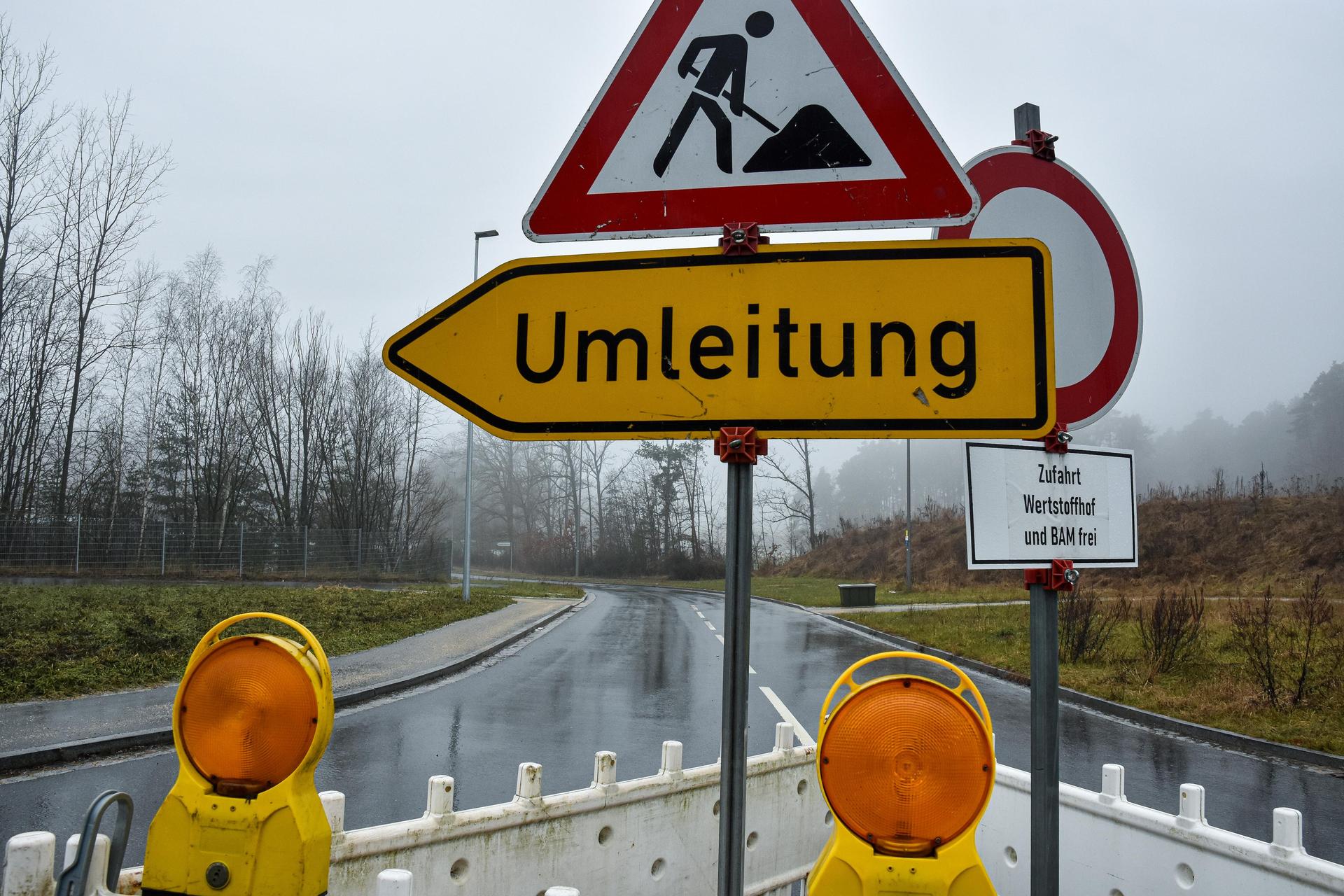 Ende Mai wird die Gemeindeverbindungsstraße nach Littenschwang gesperrt.  (Symbolbild: Stephan Huber)