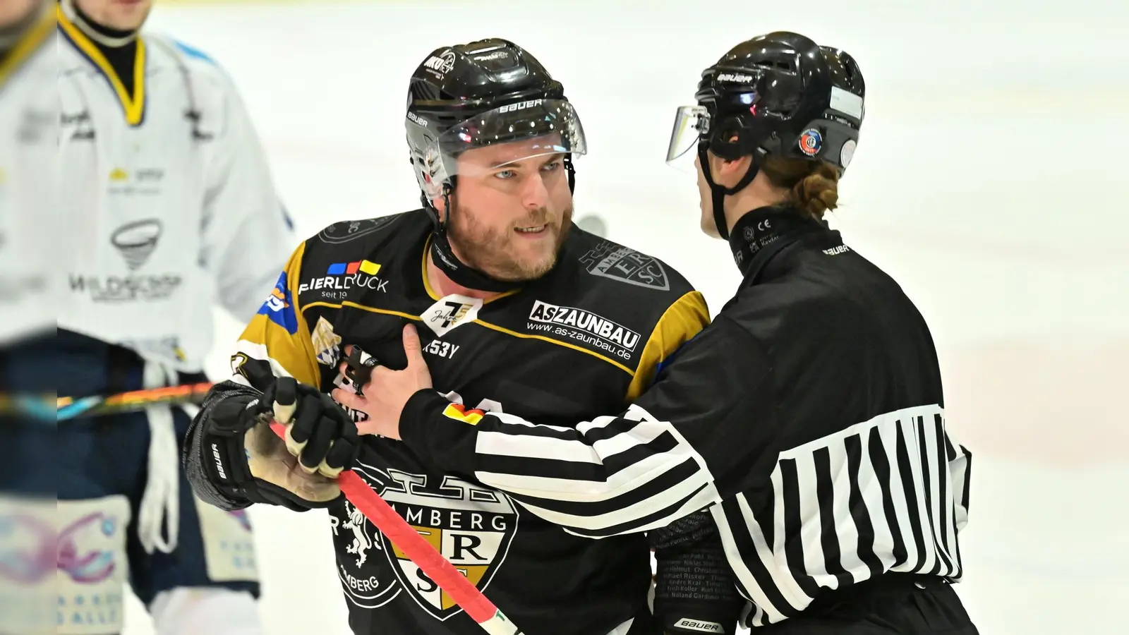 Daniel Krieger (links) in Rage: Auch in der kommenden Saison gibt der Fan-Liebling weiterhin alles für die Wild Lions Amberg.  (Archivbild: Hubert Ziegler)