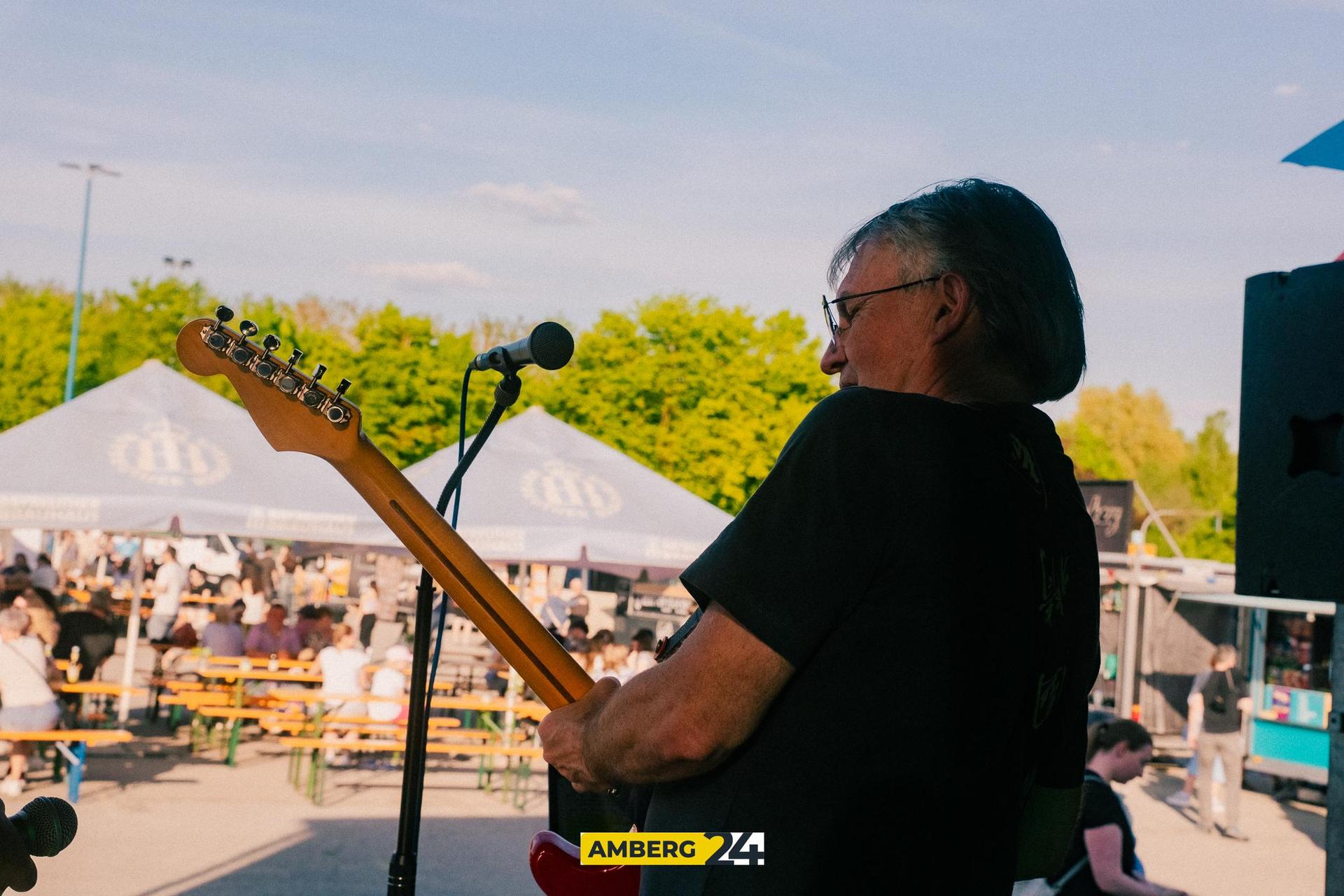 Auf dem Foodtruck-Festival in Amberg war am Freitag einiges los! (Bild: David Mueller)