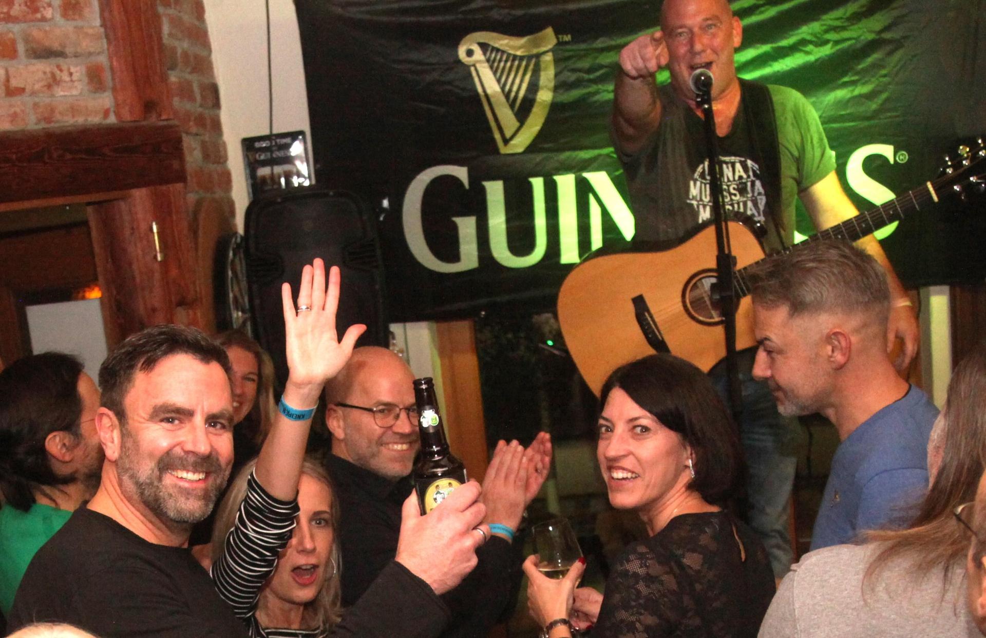 Das Schwandorfer Kneipenfestival erfährt eine Neuauflage. Wie schon im vergangenen Jahr wird die Stadt zur Event-Meile. (Archivbild: Hirsch)