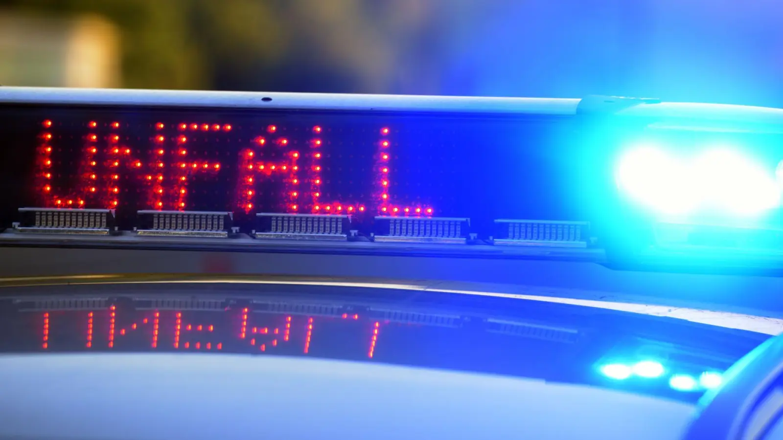 Die Polizei sperrte die Autobahn. (Symbolbild) (Bild: Stefan Puchner/dpa)