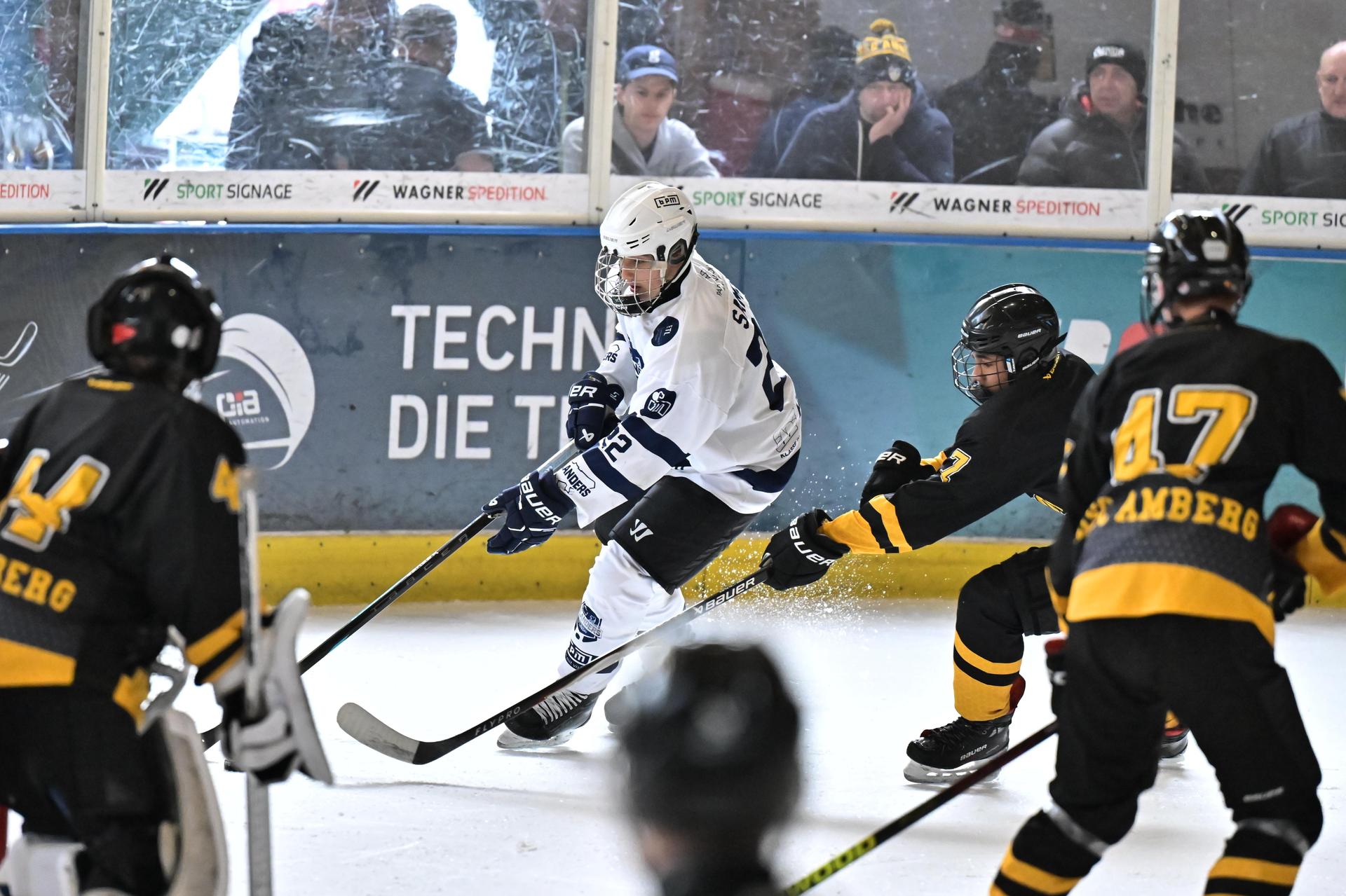 Eishockey Landesliga-Meisterschaft der U17 mit ERSC Amberg.  (Bild: Hubert Ziegler)