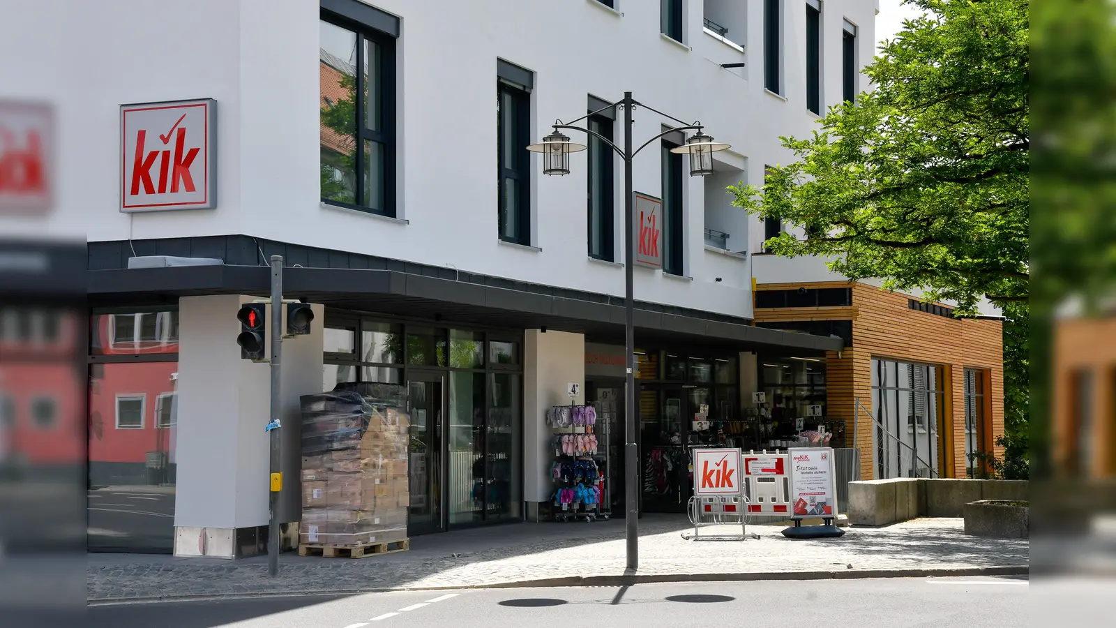 Ein Kik hat im ehemaligen Kaufhaus Storg in Sulzbach-Rosenberg eröffnet. (Bild: Petra Hartl)
