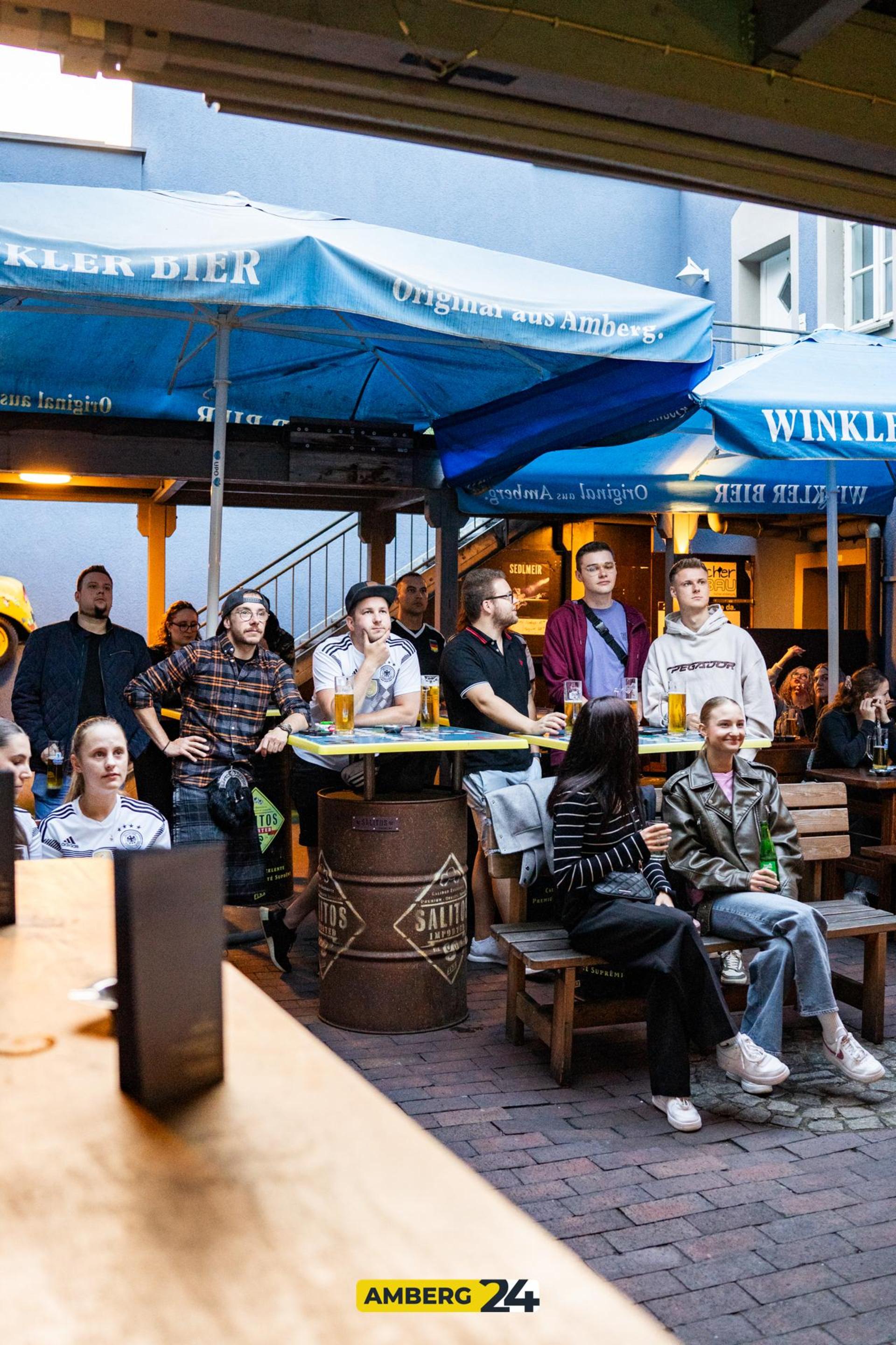 Beim Public Viewing in Amberg war schon ein bissl was los. So habt ihr den Sieg der Deutschen verfolgt. (Bild: Fotografie Lako)