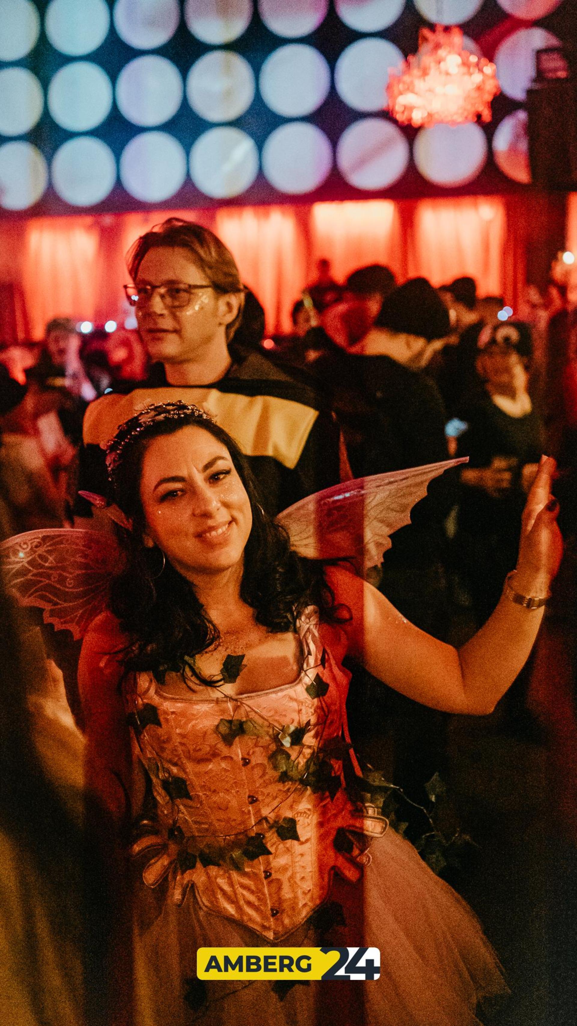 Hexen und Narren waren am Donnerstag auch im Casino unterwegs. (Bild: Mario Donhauser)