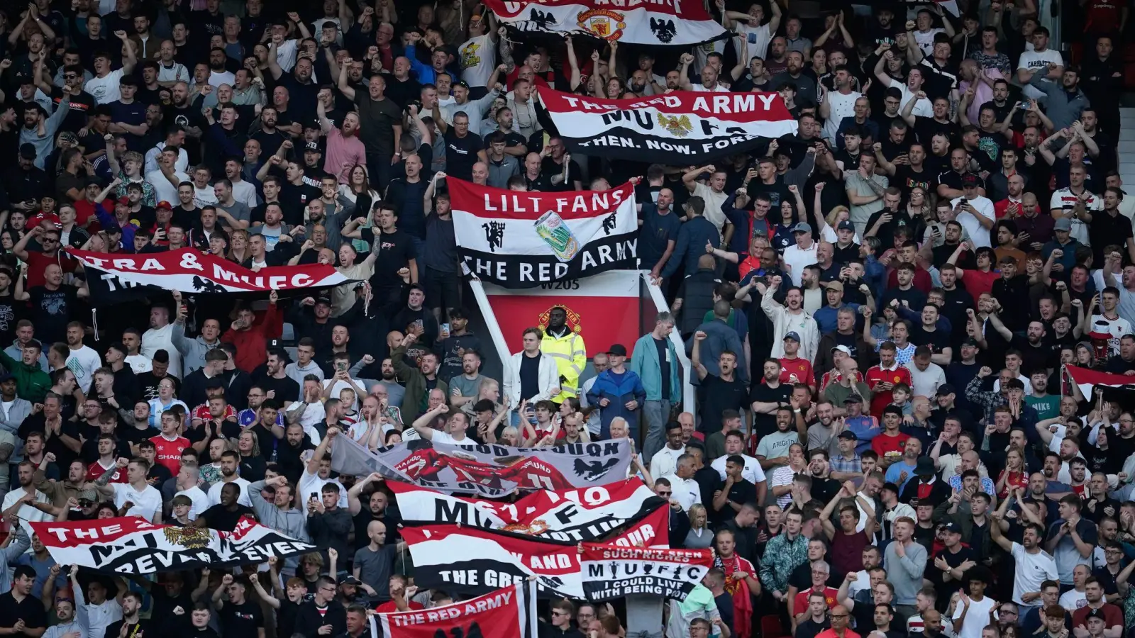 Fans mit Blasenschwäche sollen ohne Sorgen ins Stadion kommen können. (Bild: Dave Thompson/AP)