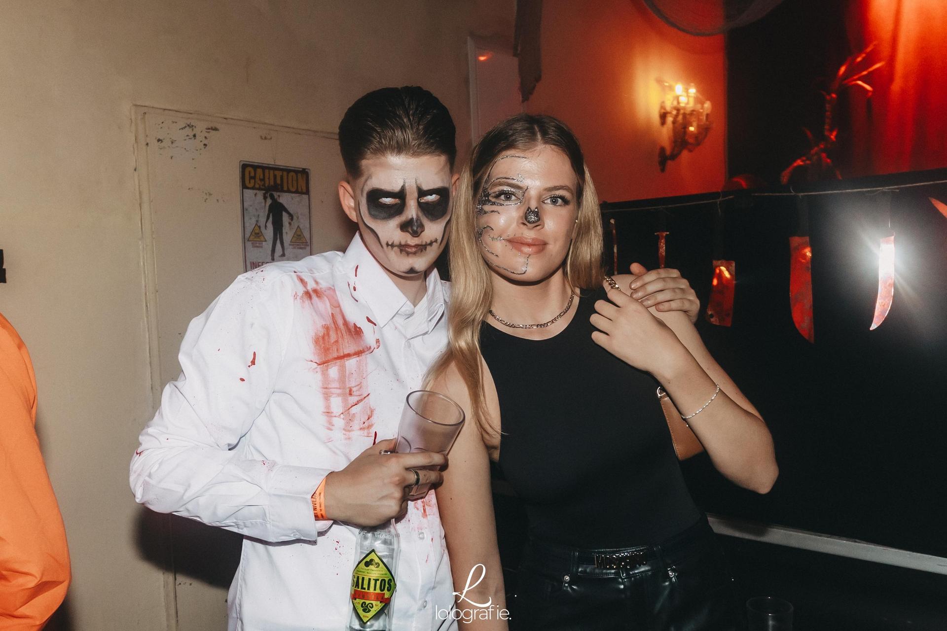 „Creepy Carneval” - das war das Motto der Halloween-Nacht im Casino. Und creepy waren auch viele der Partygäste mit ihren Verkleidungen. (Bild: Leonie Hartung)