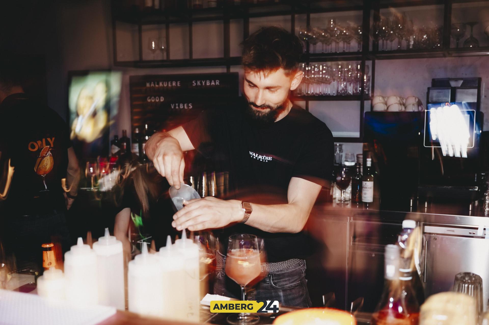 Sommer, Sonne, Saxophon – das gabs am Vorfeiertag in der Walküre Skybar. Ihr hattet Spaß, wir haben die Fotos von Fotografin Lolo. (Bild: Lolografie)